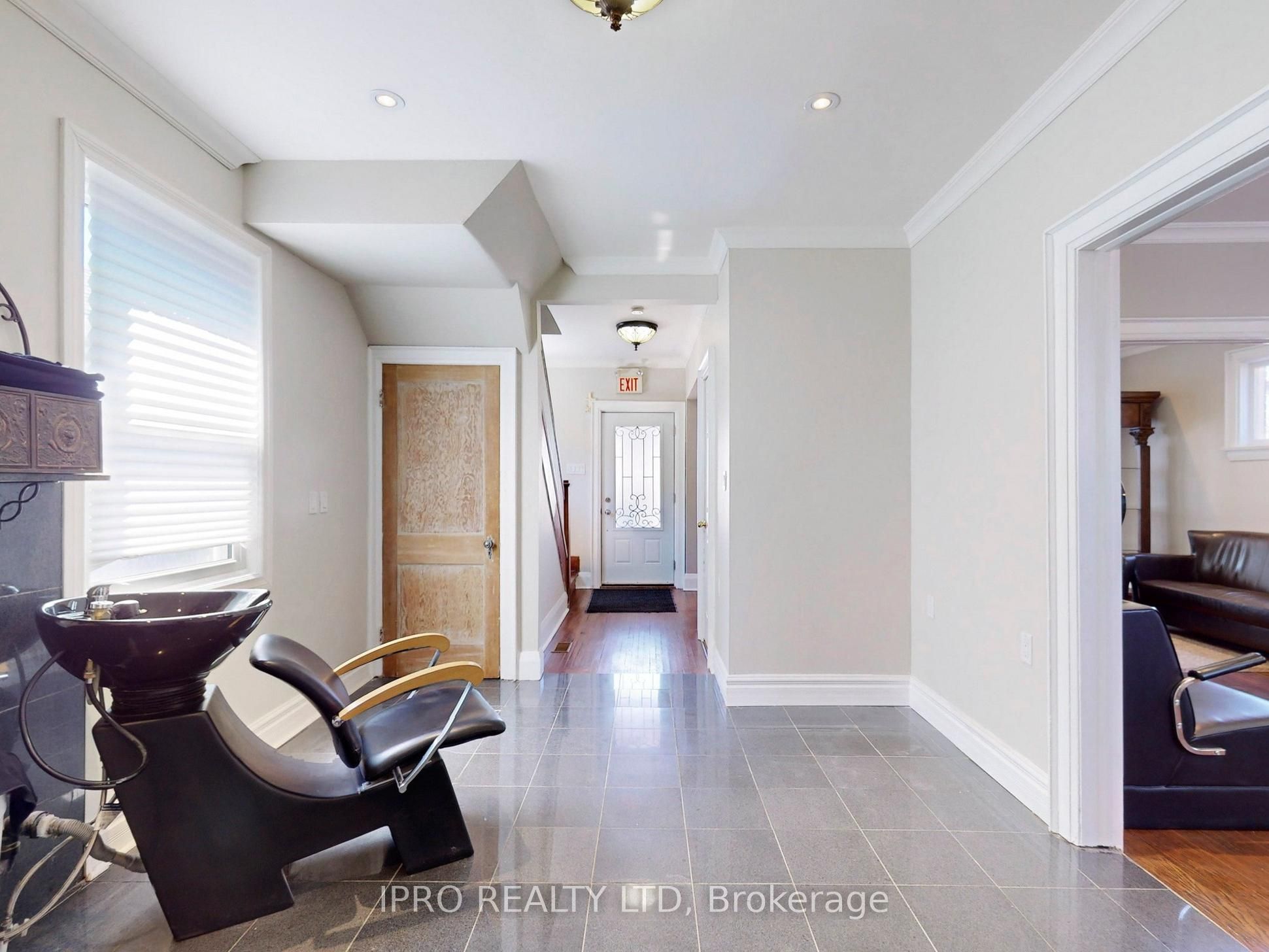 219 Queen Street Property Photo 19
