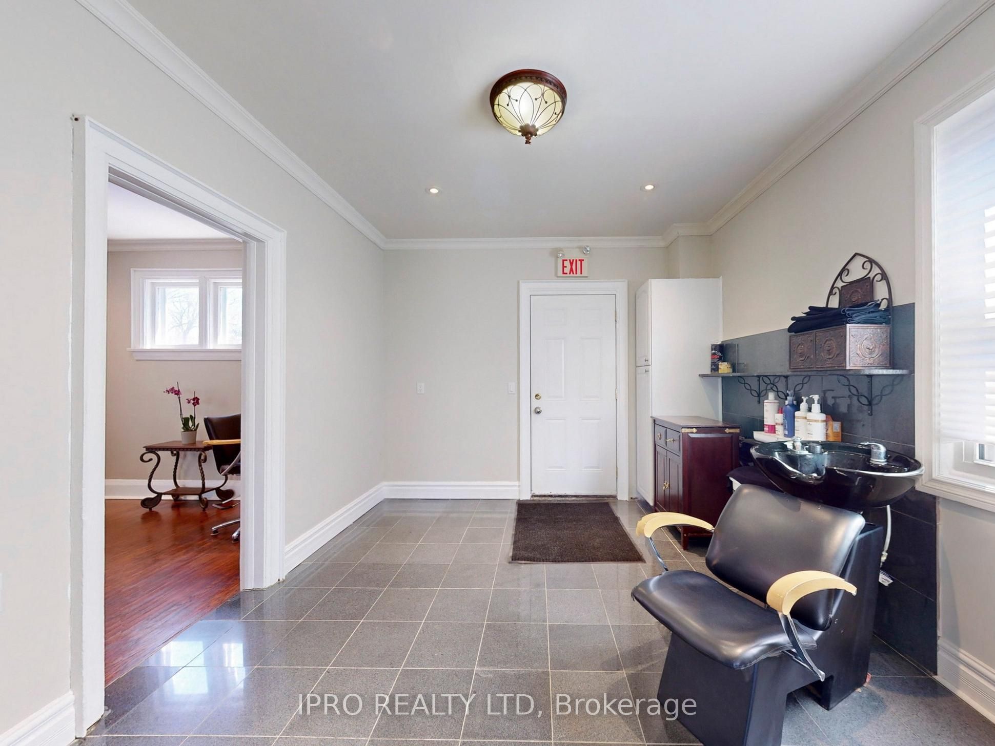 219 Queen Street Property Photo 20