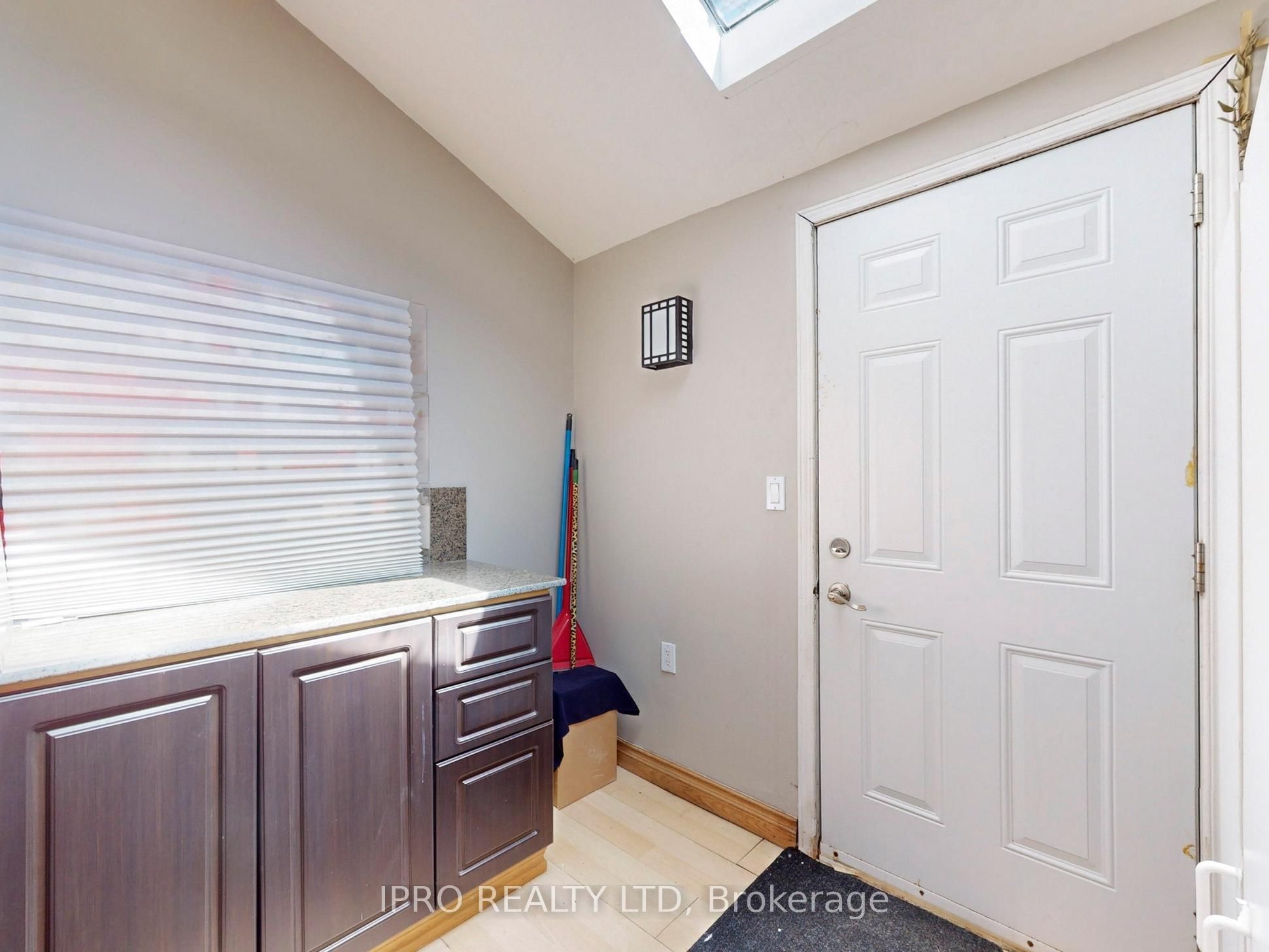 219 Queen Street Property Photo 21