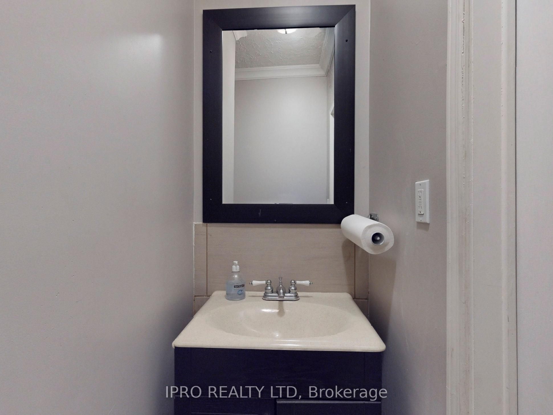 219 Queen Street Property Photo 24