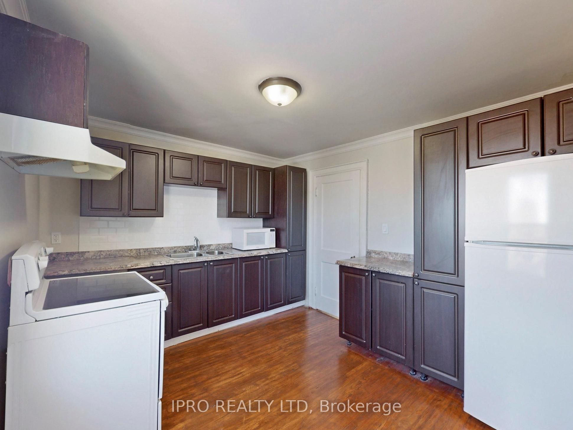 219 Queen Street Property Photo 29