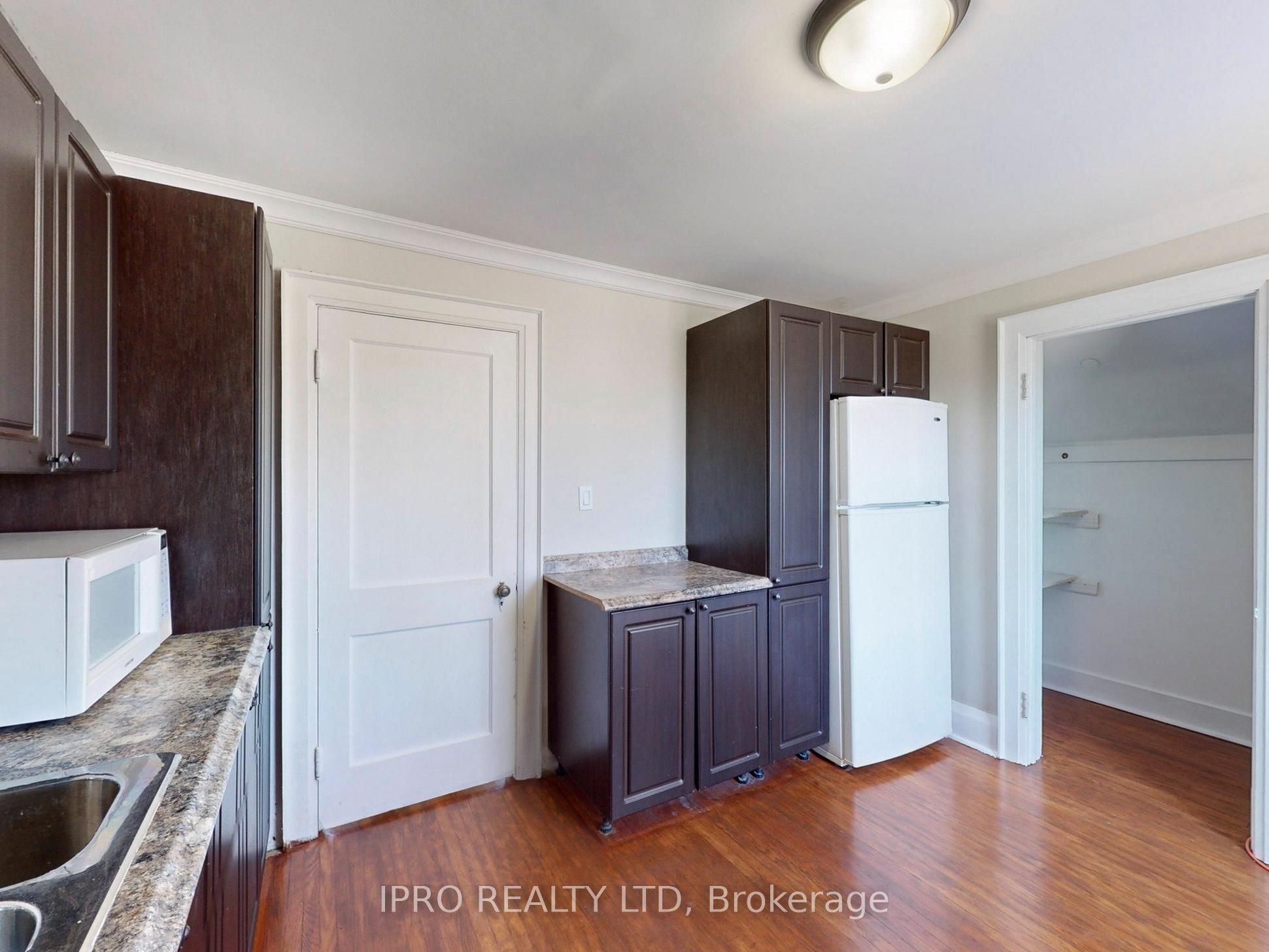 219 Queen Street Property Photo 31