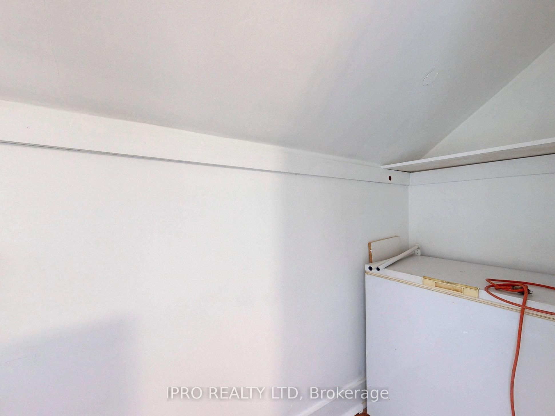 219 Queen Street Property Photo 32