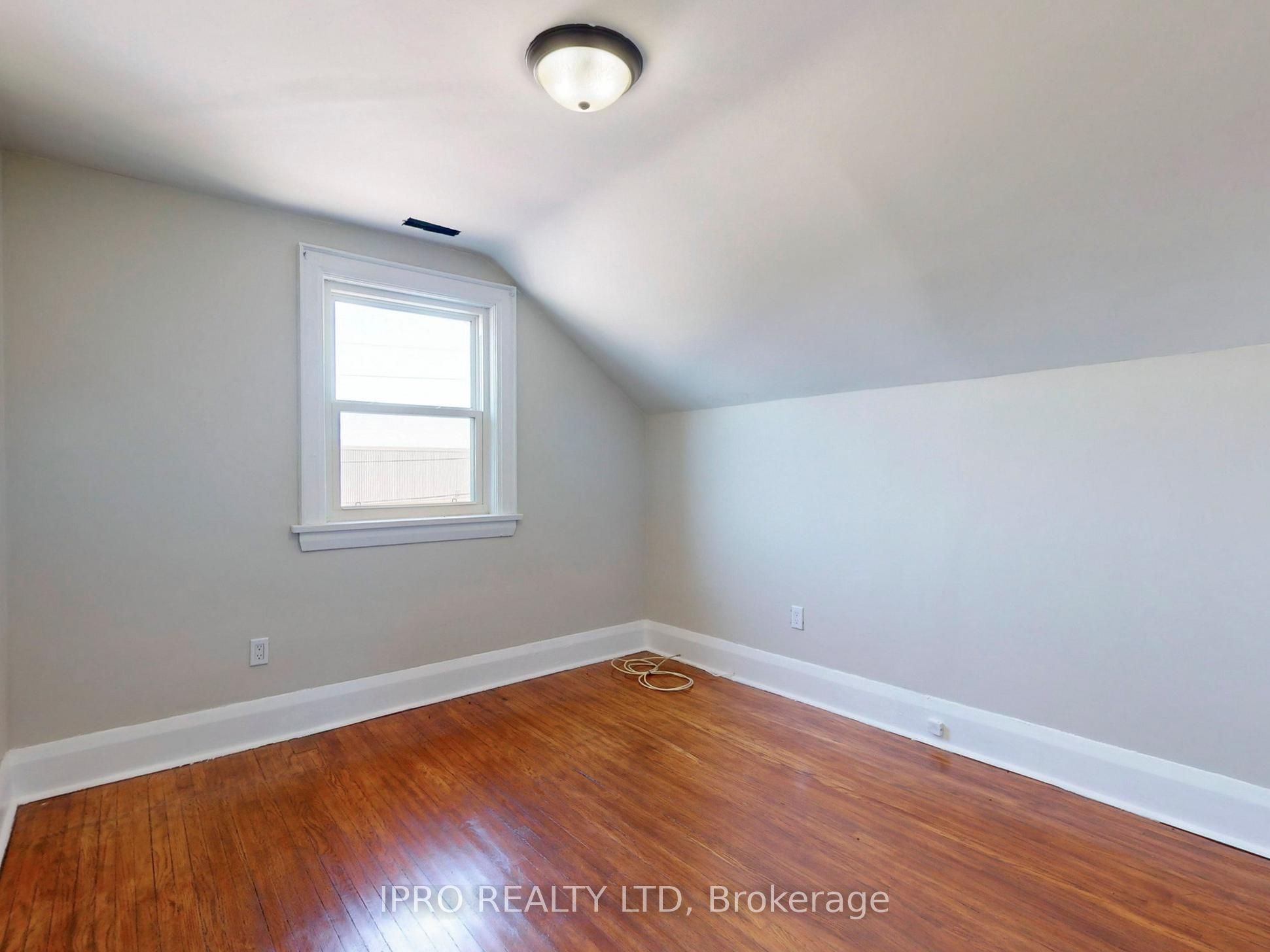 219 Queen Street Property Photo 33