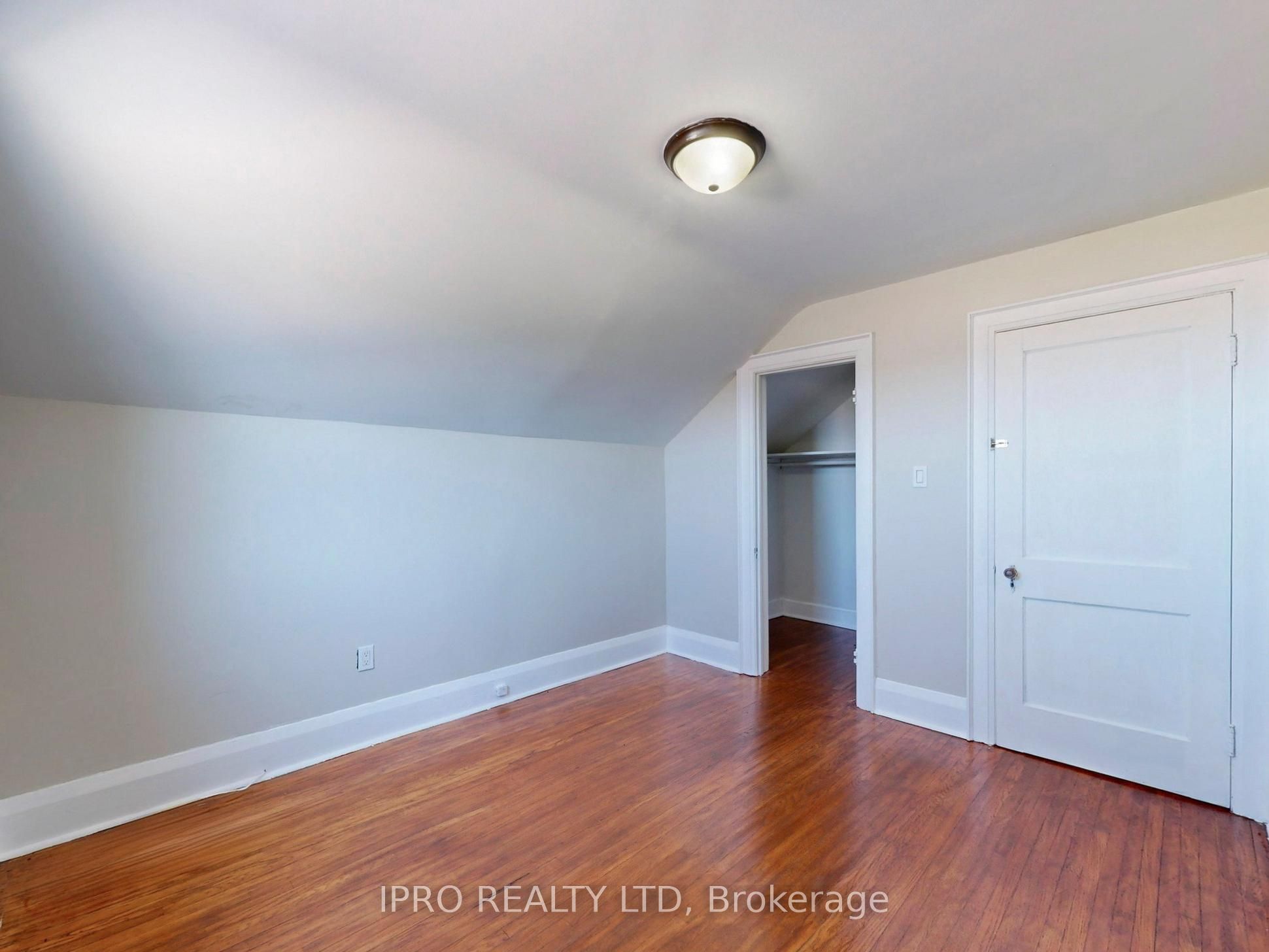 219 Queen Street Property Photo 34