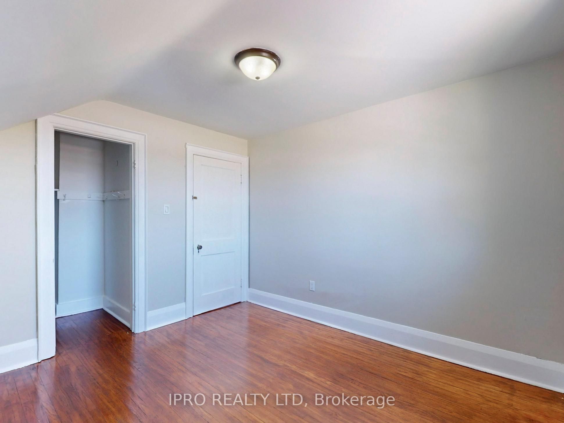 219 Queen Street Property Photo 35