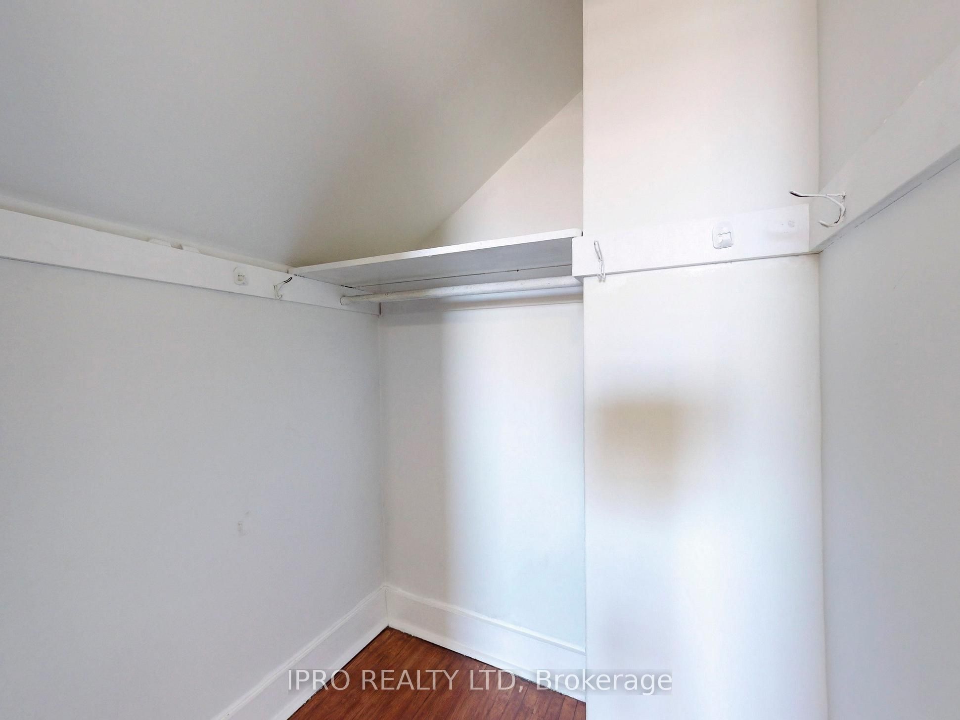219 Queen Street Property Photo 36