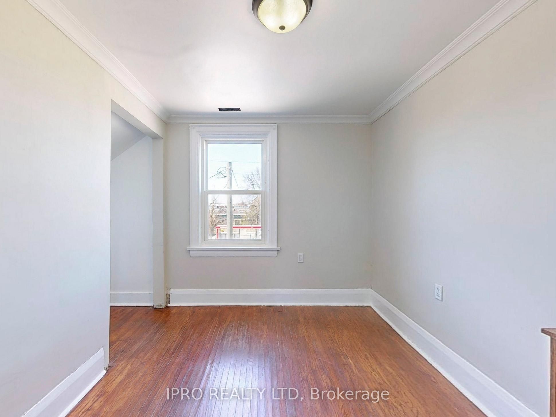 219 Queen Street Property Photo 37