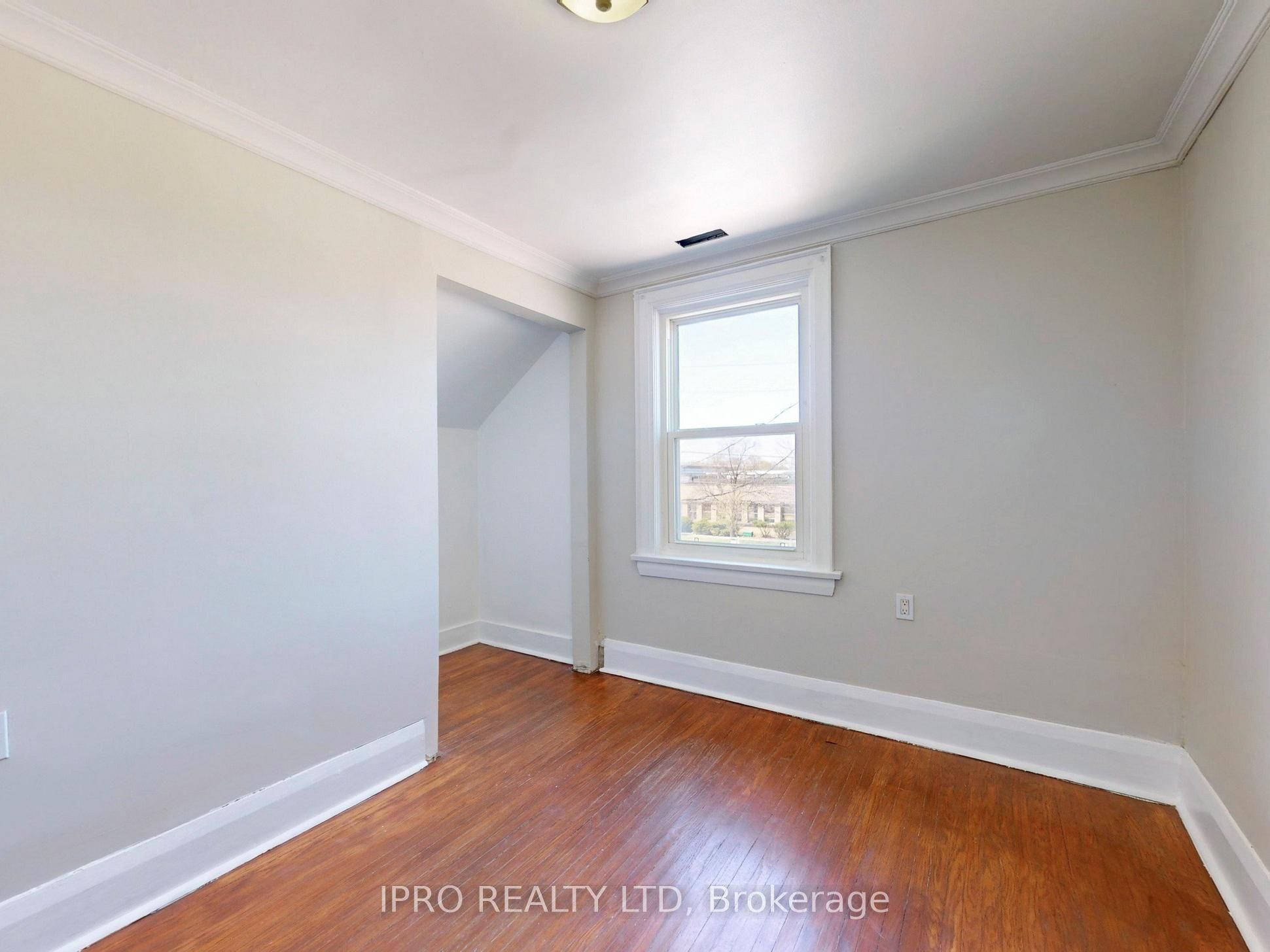 219 Queen Street Property Photo 38