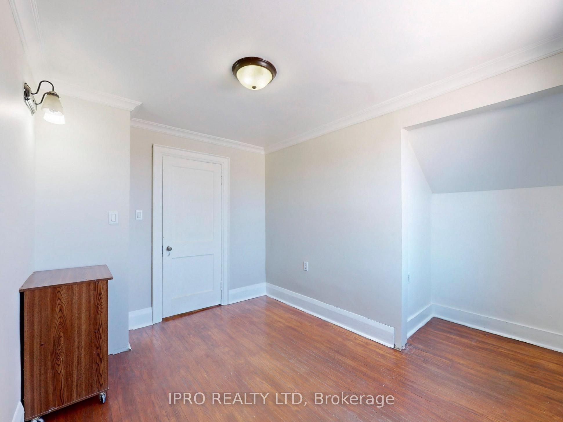219 Queen Street Property Photo 39