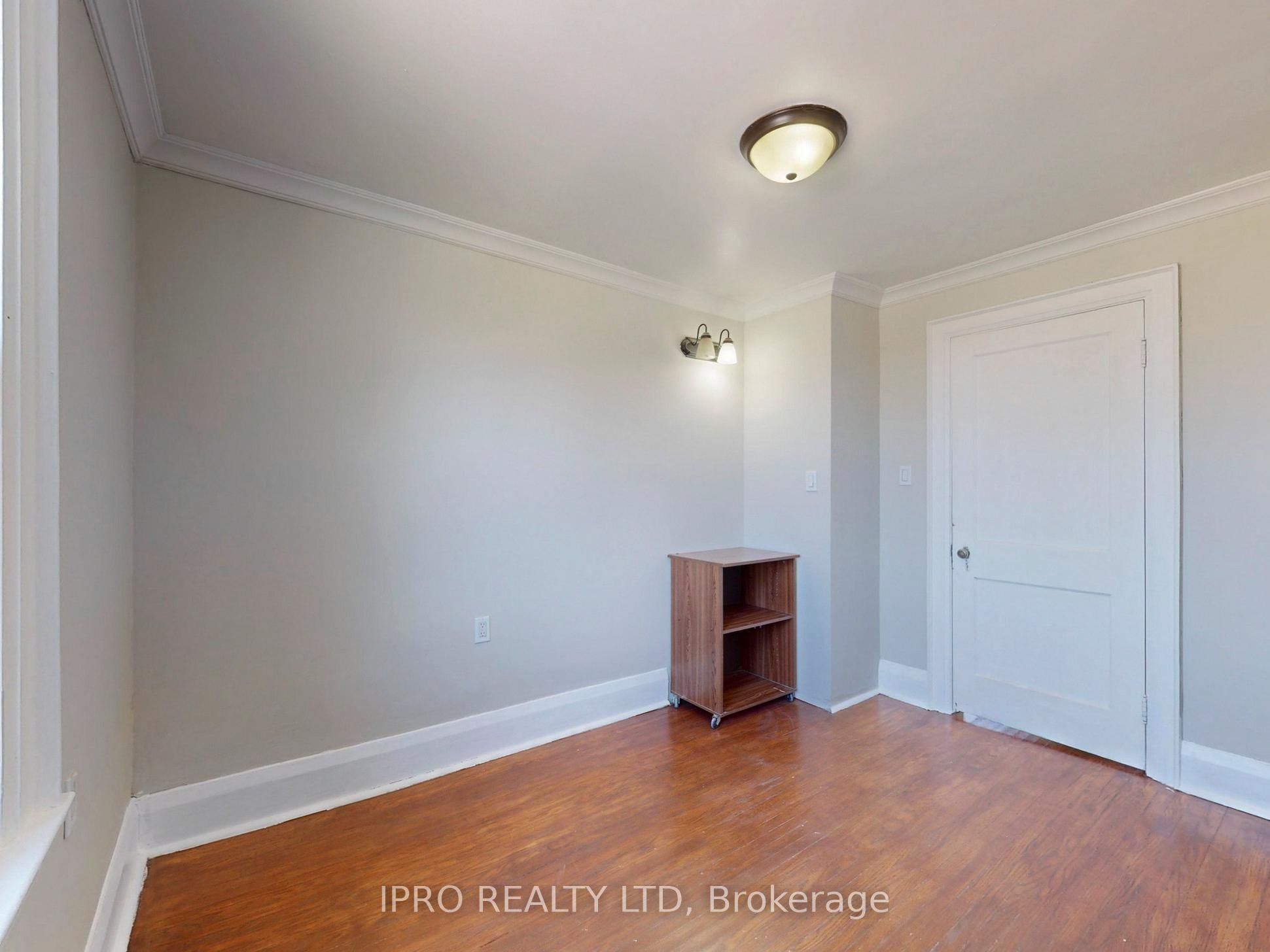 219 Queen Street Property Photo 40