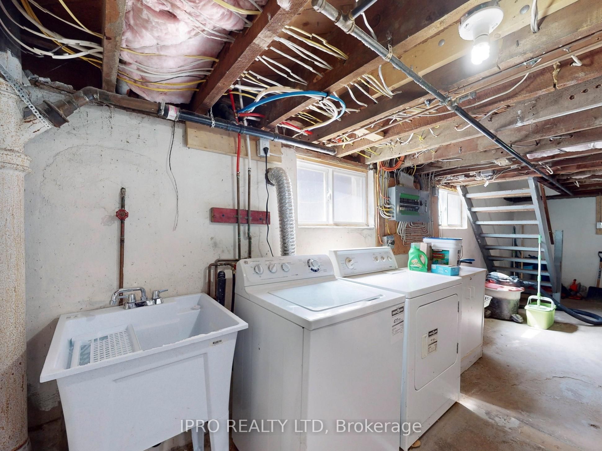 219 Queen Street Property Photo 41