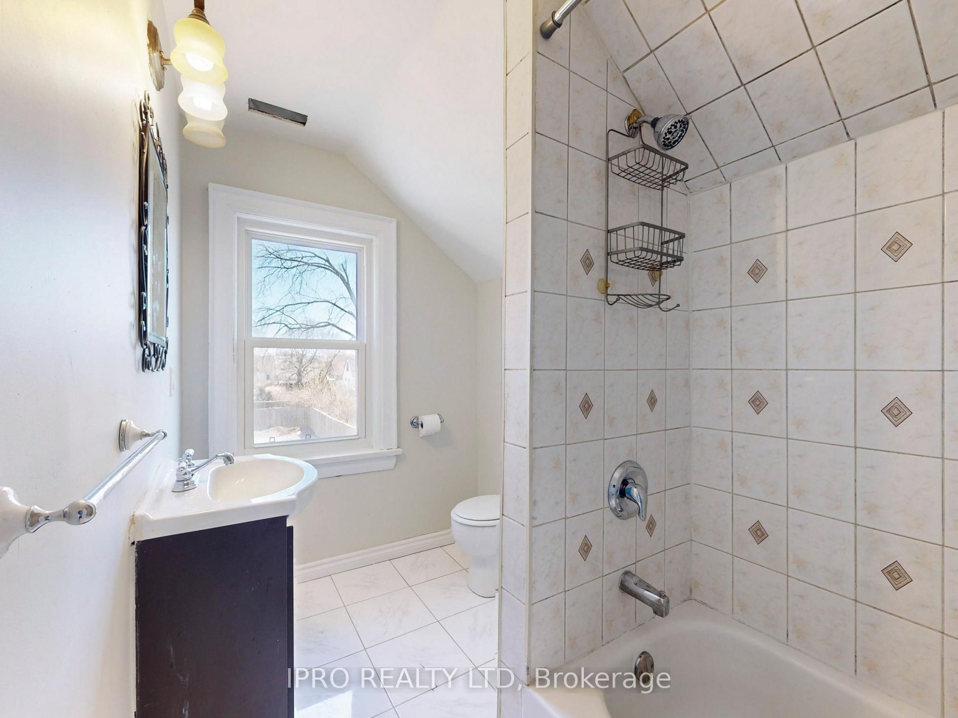 219 Queen Street Property Photo 43