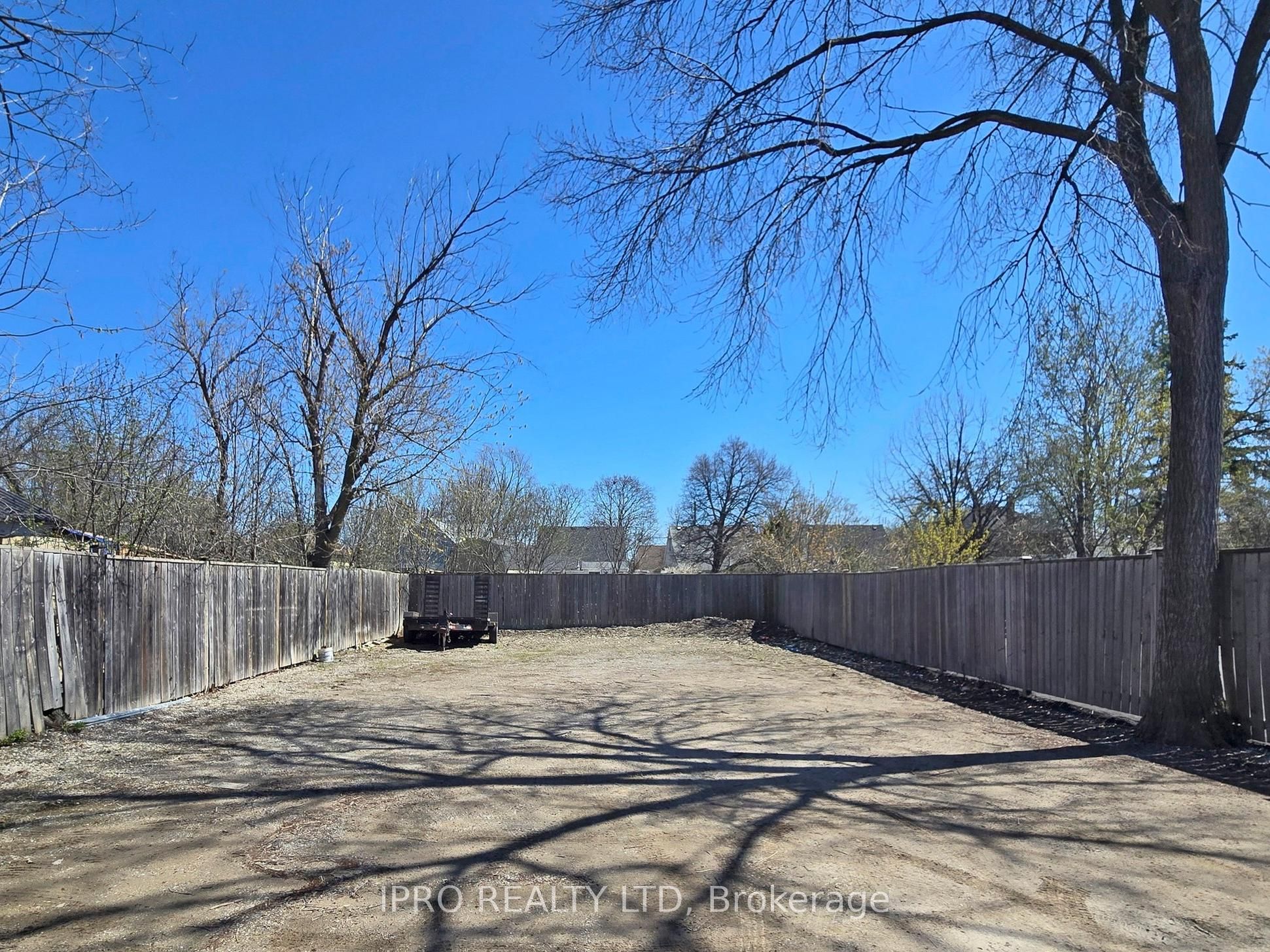 219 Queen Street Property Photo 44