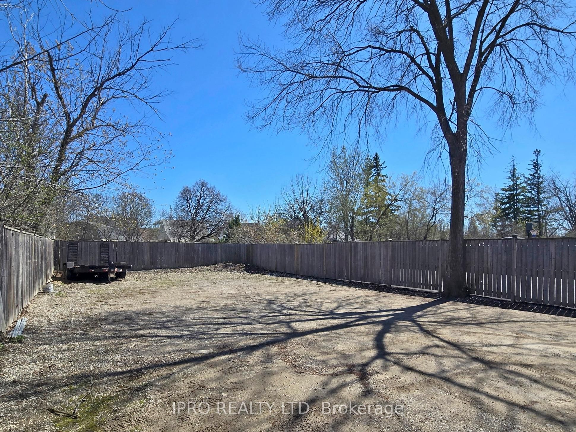 219 Queen Street Property Photo 45