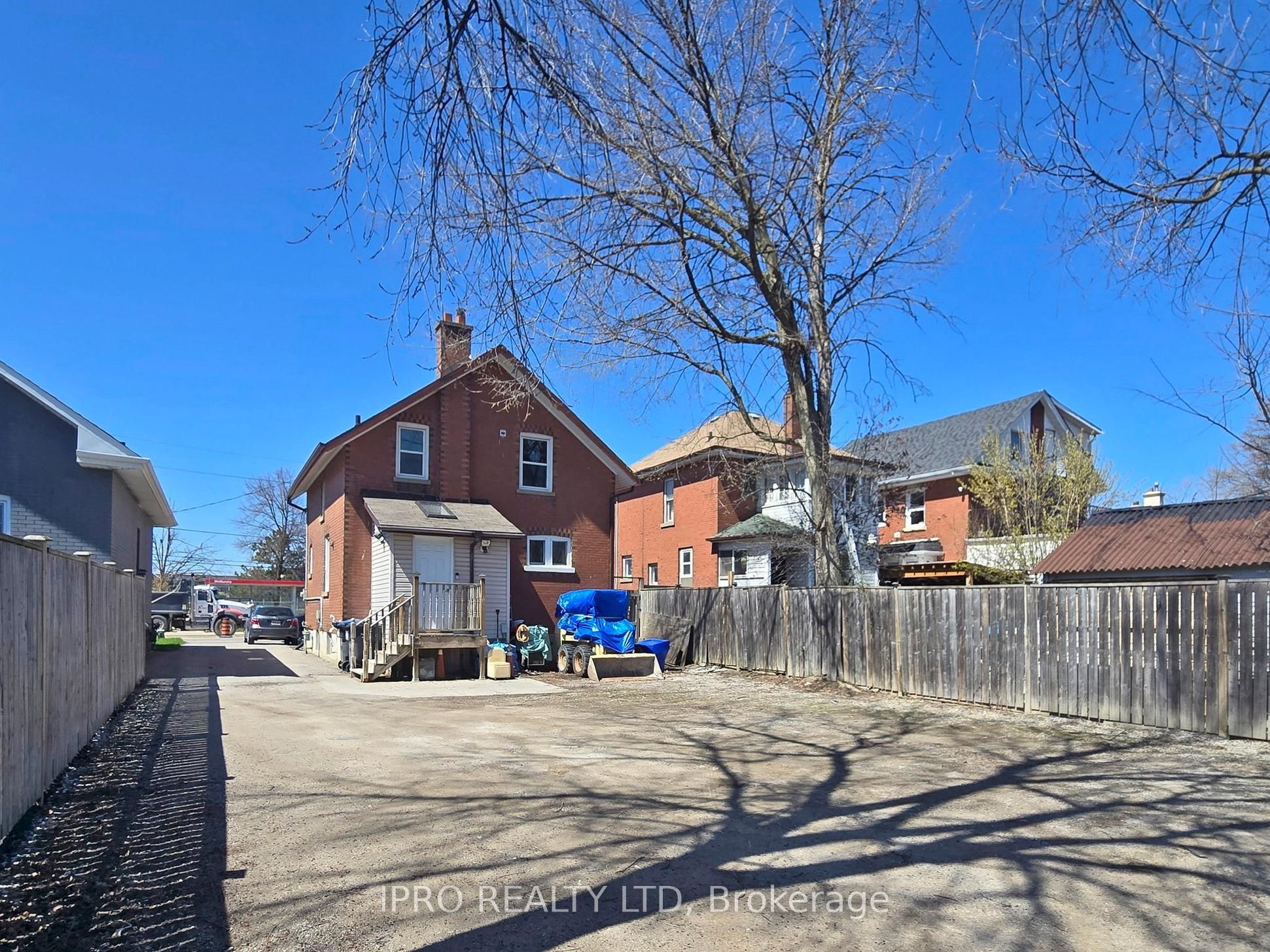 219 Queen Street Property Photo 47