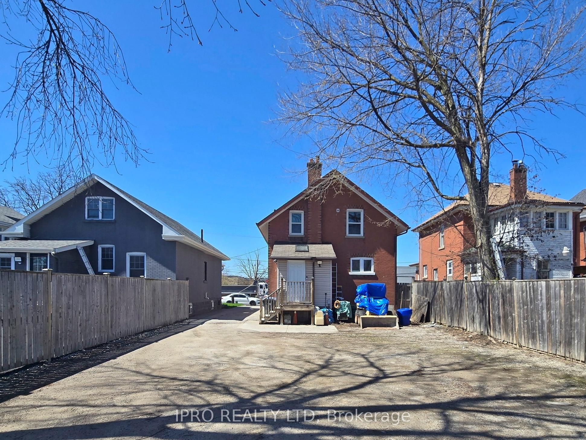 219 Queen Street Property Photo 48