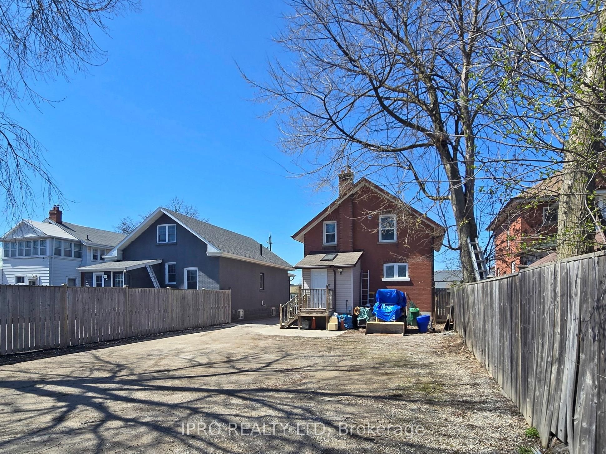 219 Queen Street Property Photo 49