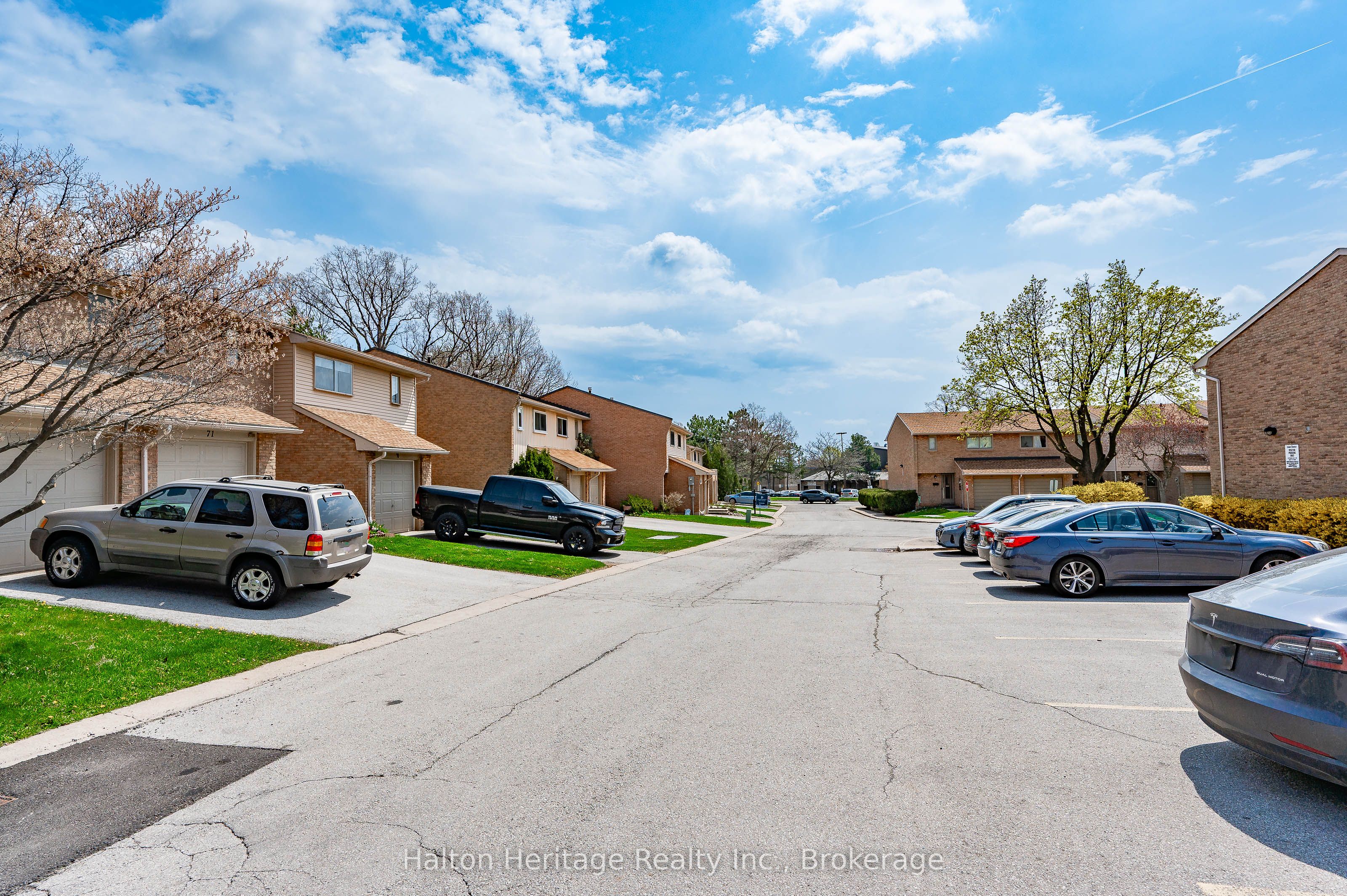 #71 - 1556 Lancaster Drive Property Photo 2