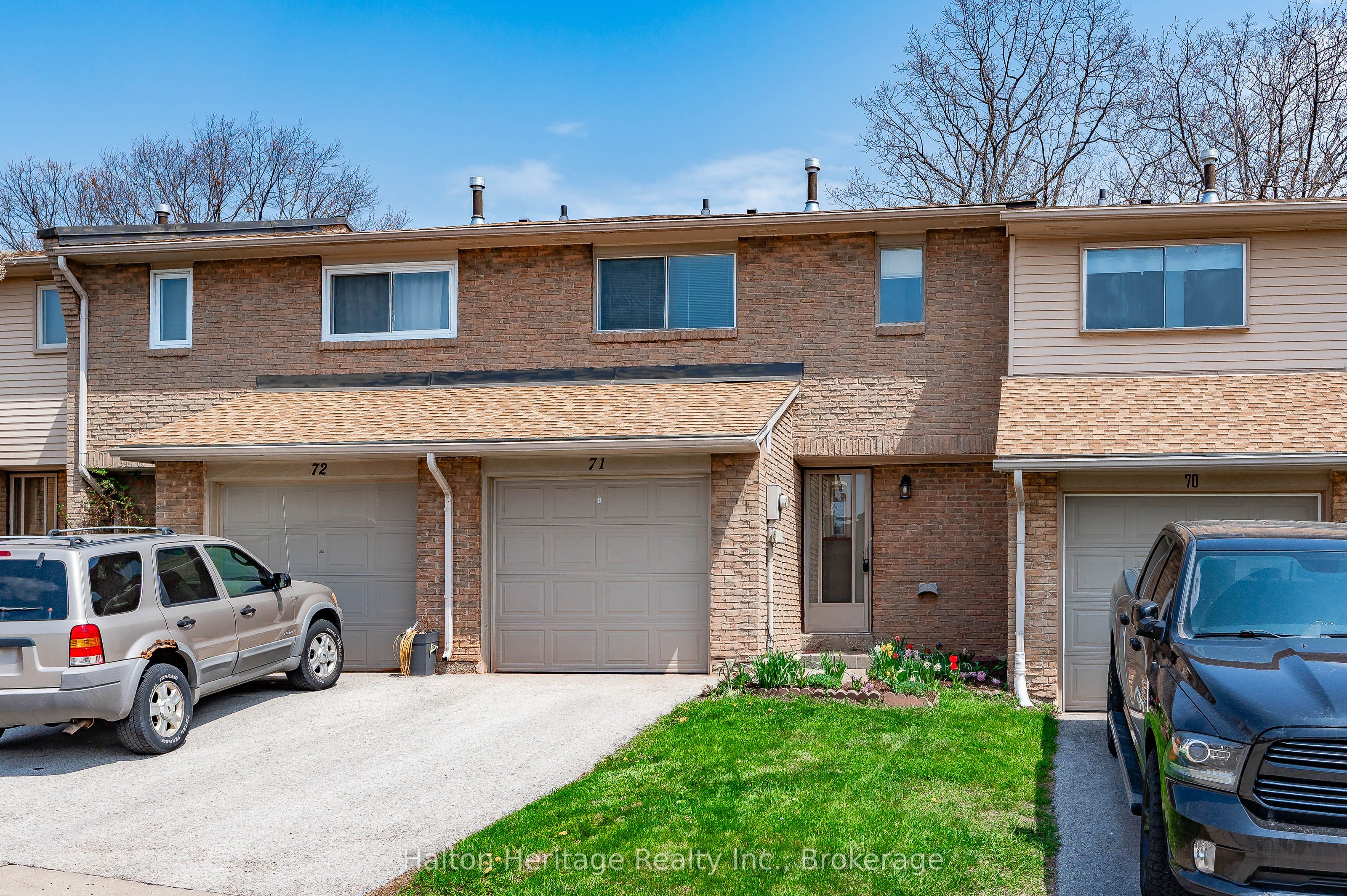 #71 - 1556 Lancaster Drive Property Photo 3