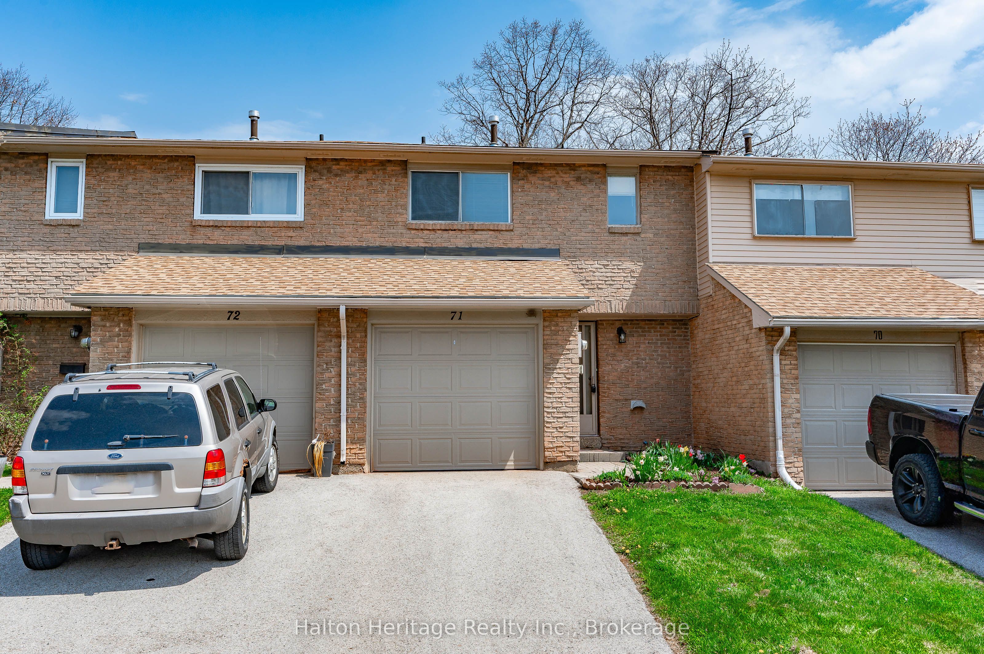 #71 - 1556 Lancaster Drive Property Photo 4