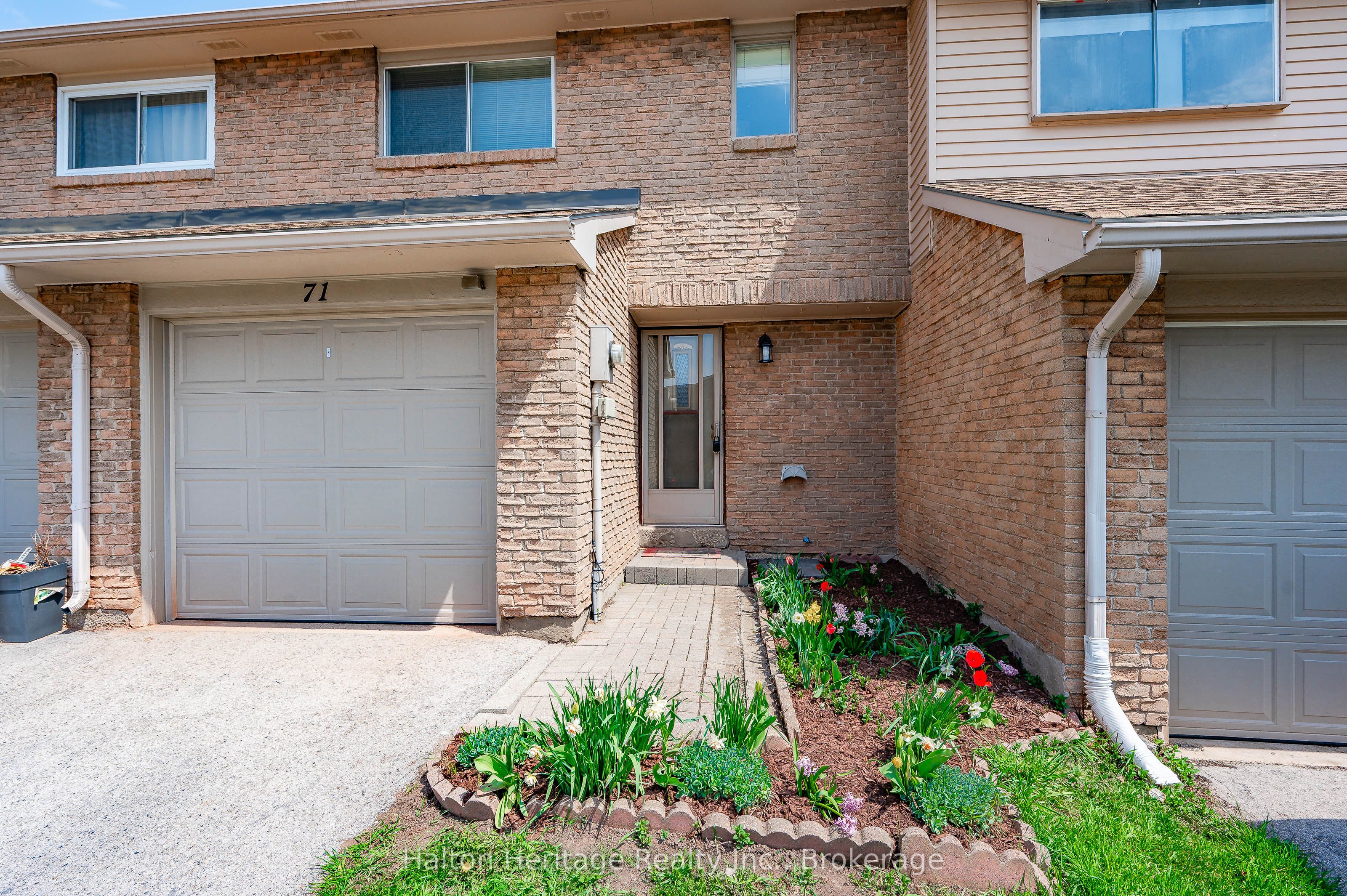 #71 - 1556 Lancaster Drive Property Photo 5