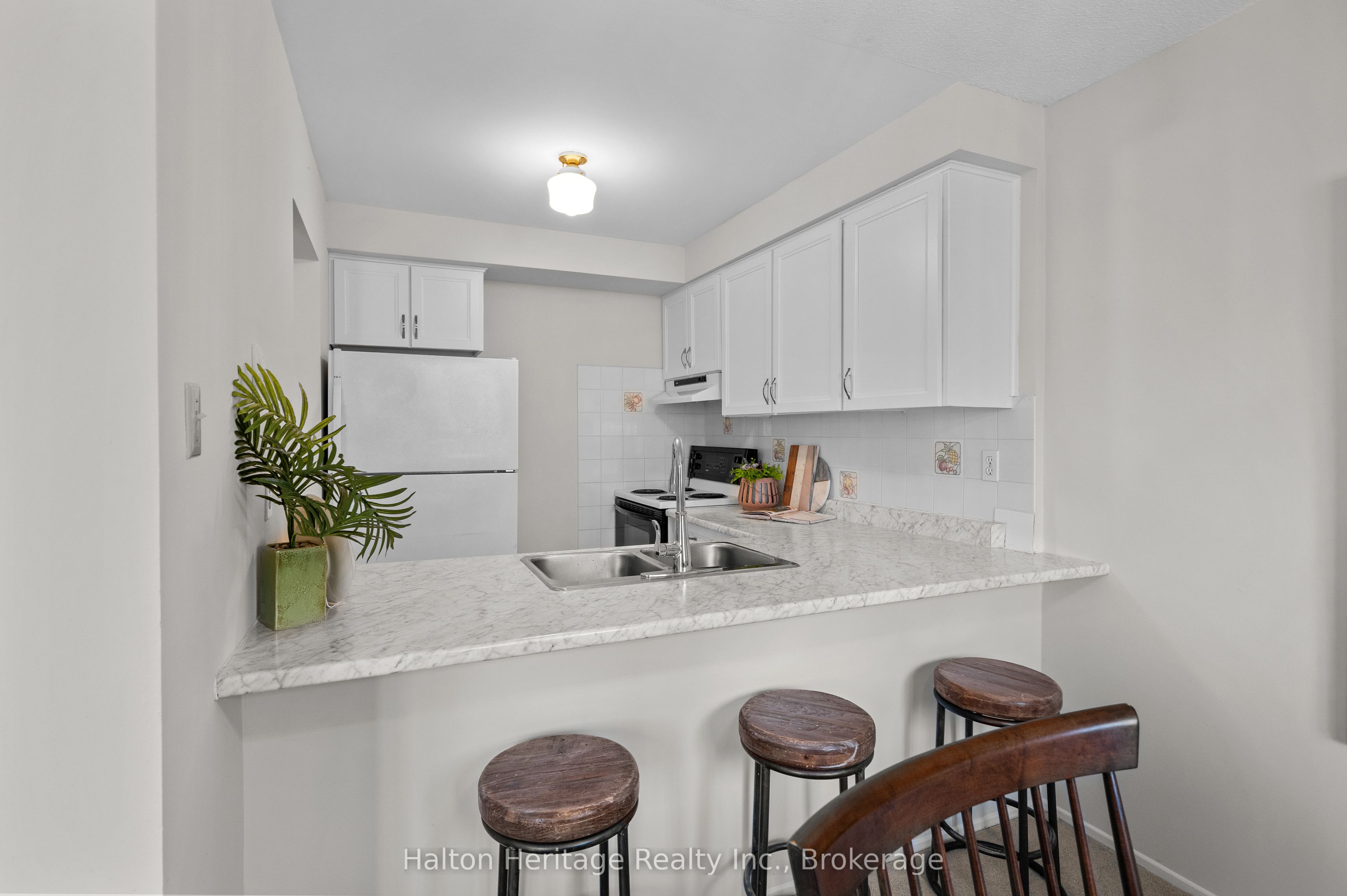 #71 - 1556 Lancaster Drive Property Photo 19
