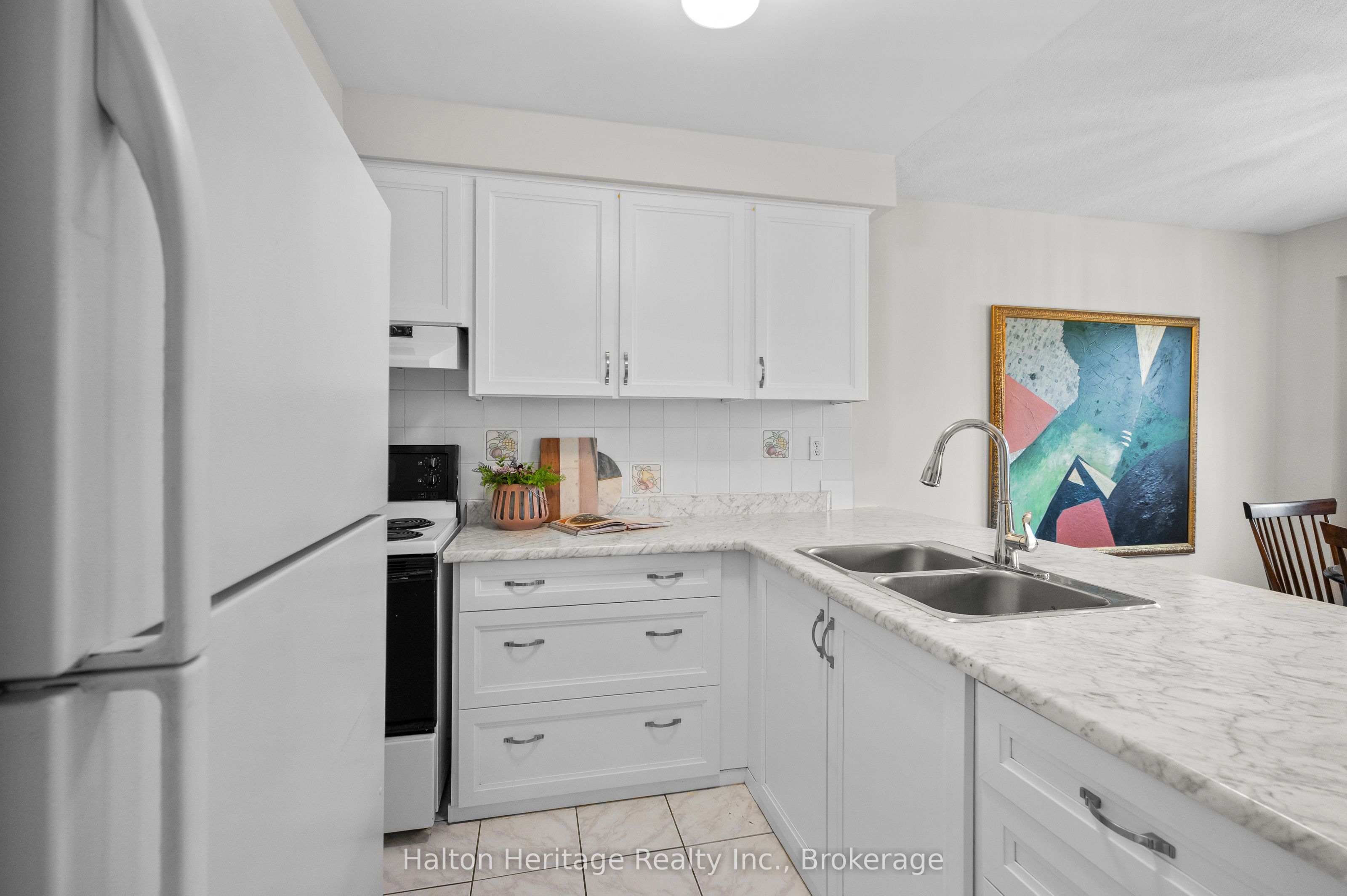 #71 - 1556 Lancaster Drive Property Photo 20