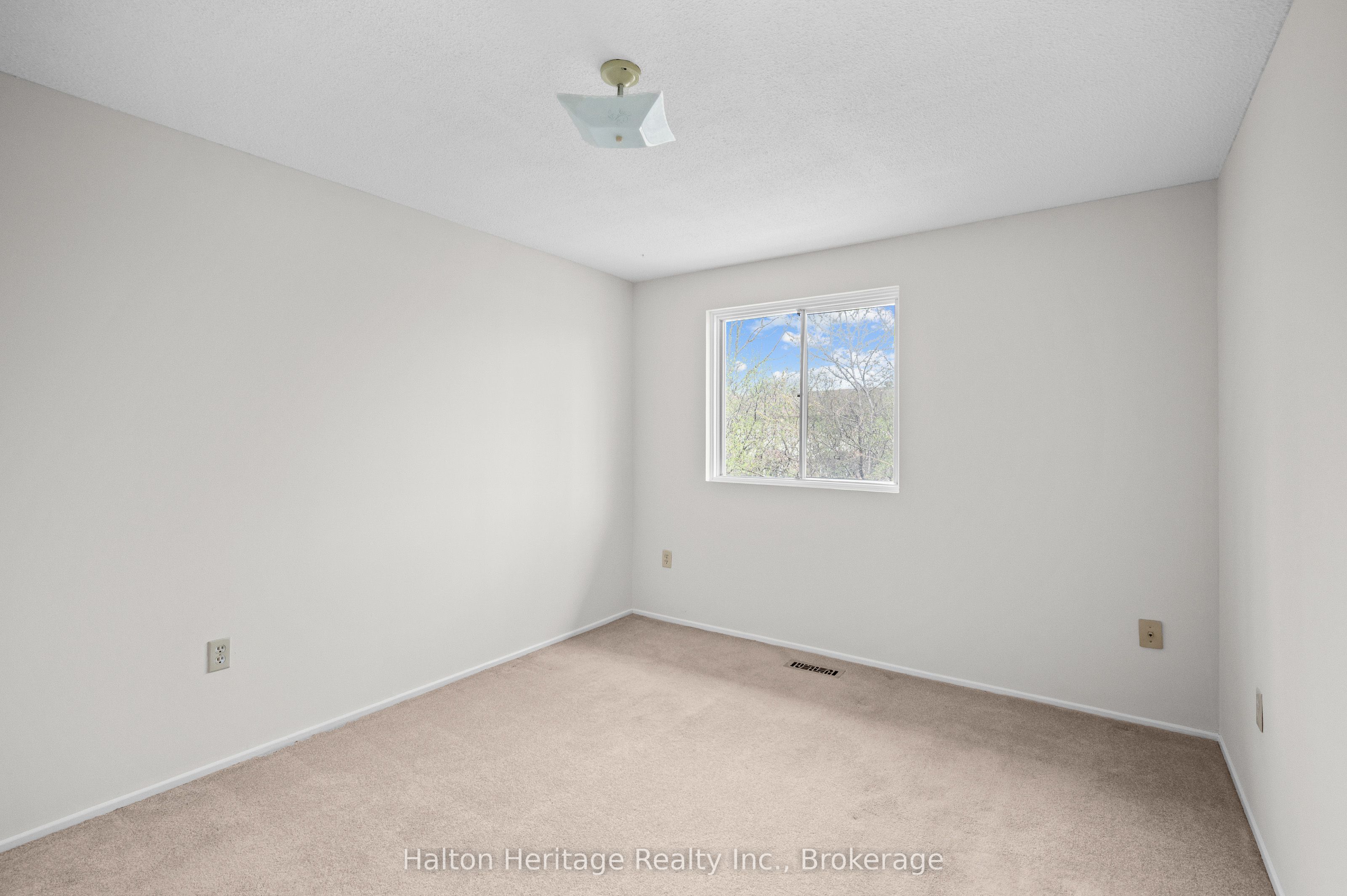 #71 - 1556 Lancaster Drive Property Photo 32