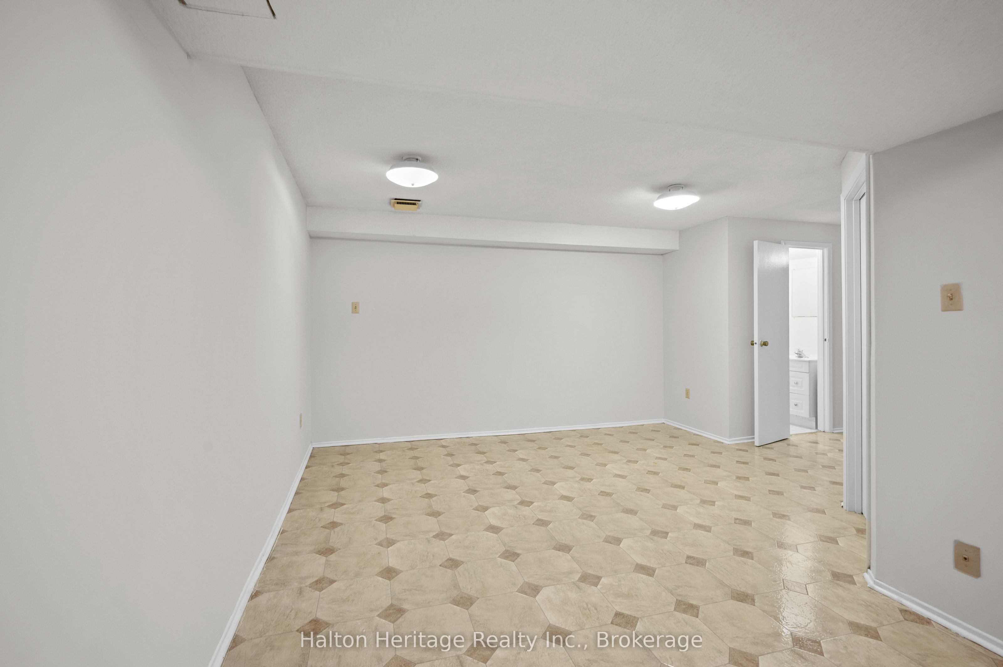 #71 - 1556 Lancaster Drive Property Photo 40