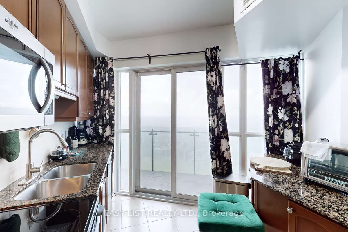 50 Absolute Avenue 3801 Property Photo 13