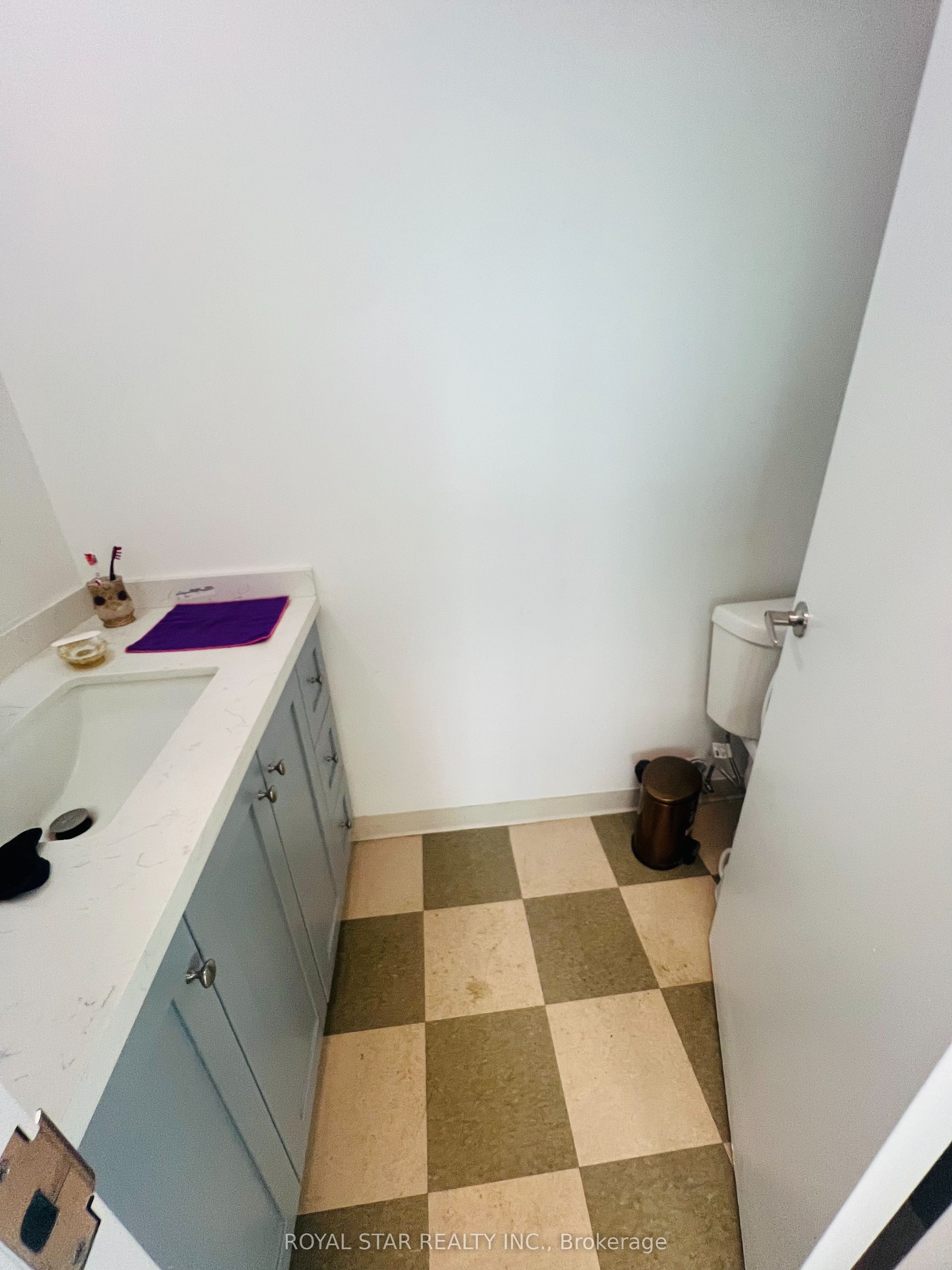 2250 Bovaird Drive E 515 Property Photo 15