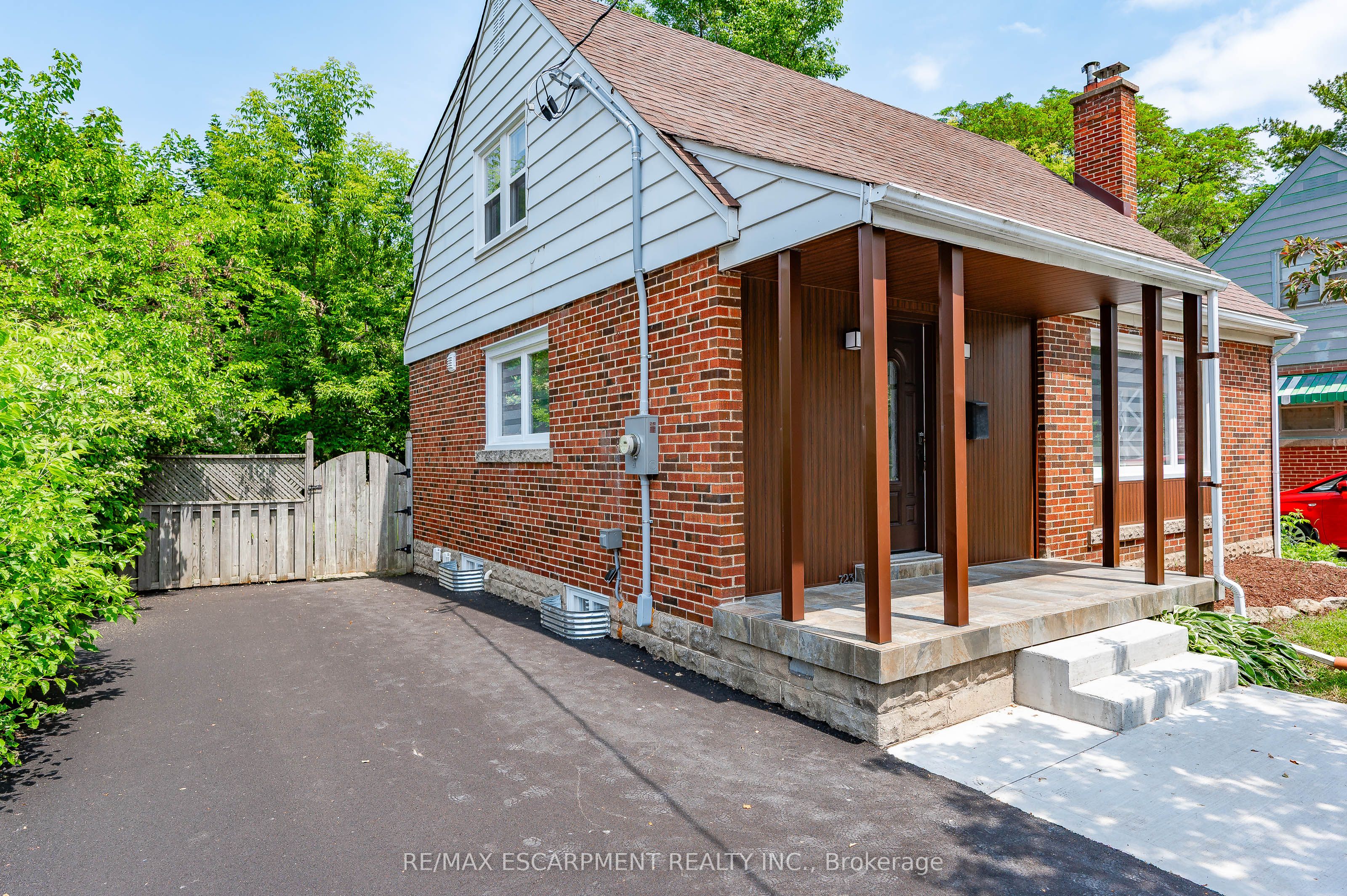 723 Hager Avenue B Property Photo 2