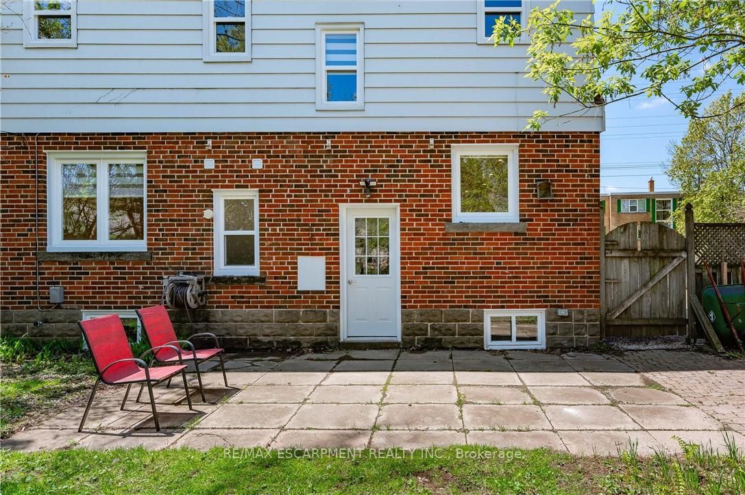 723 Hager Avenue B Property Photo 3