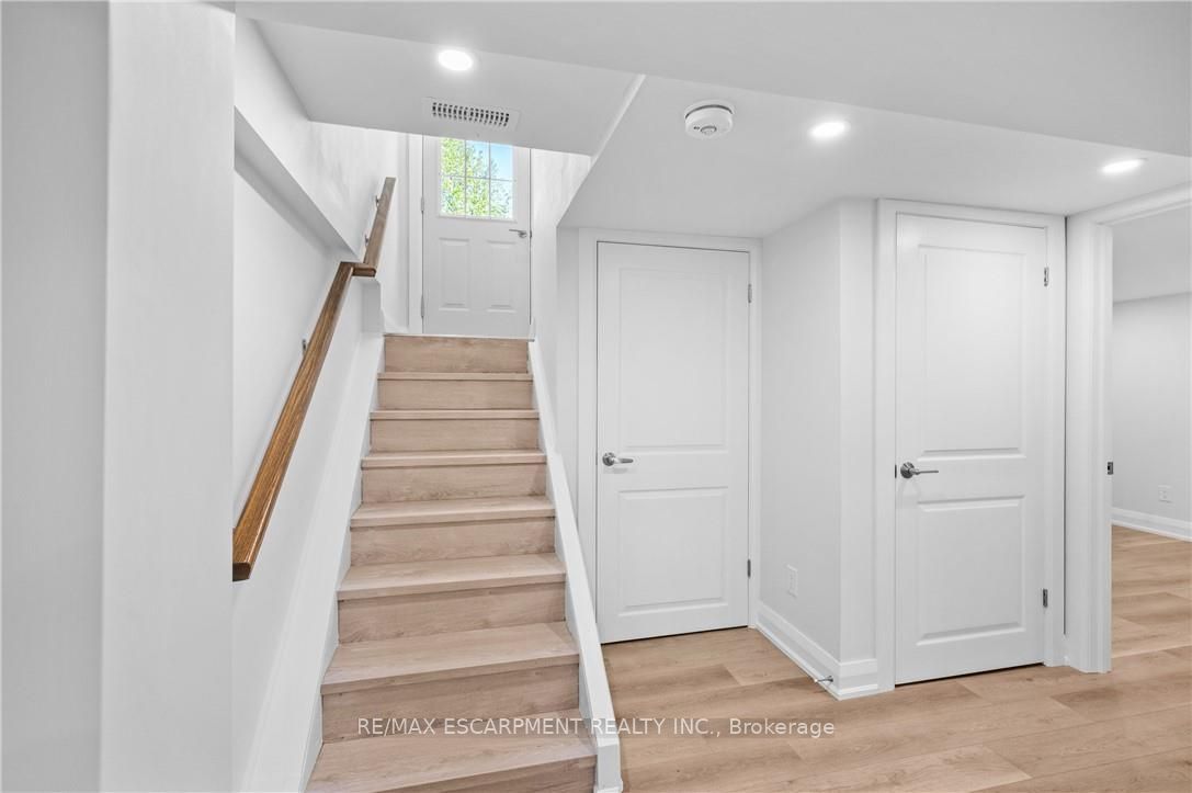723 Hager Avenue B Property Photo 4