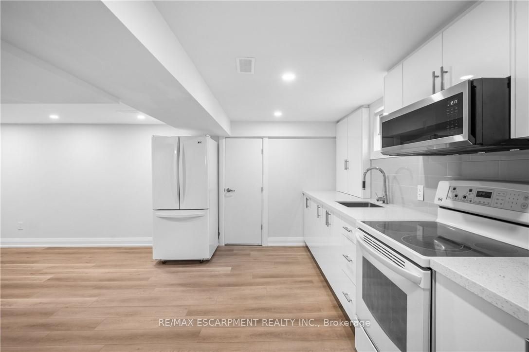 723 Hager Avenue B Property Photo 7