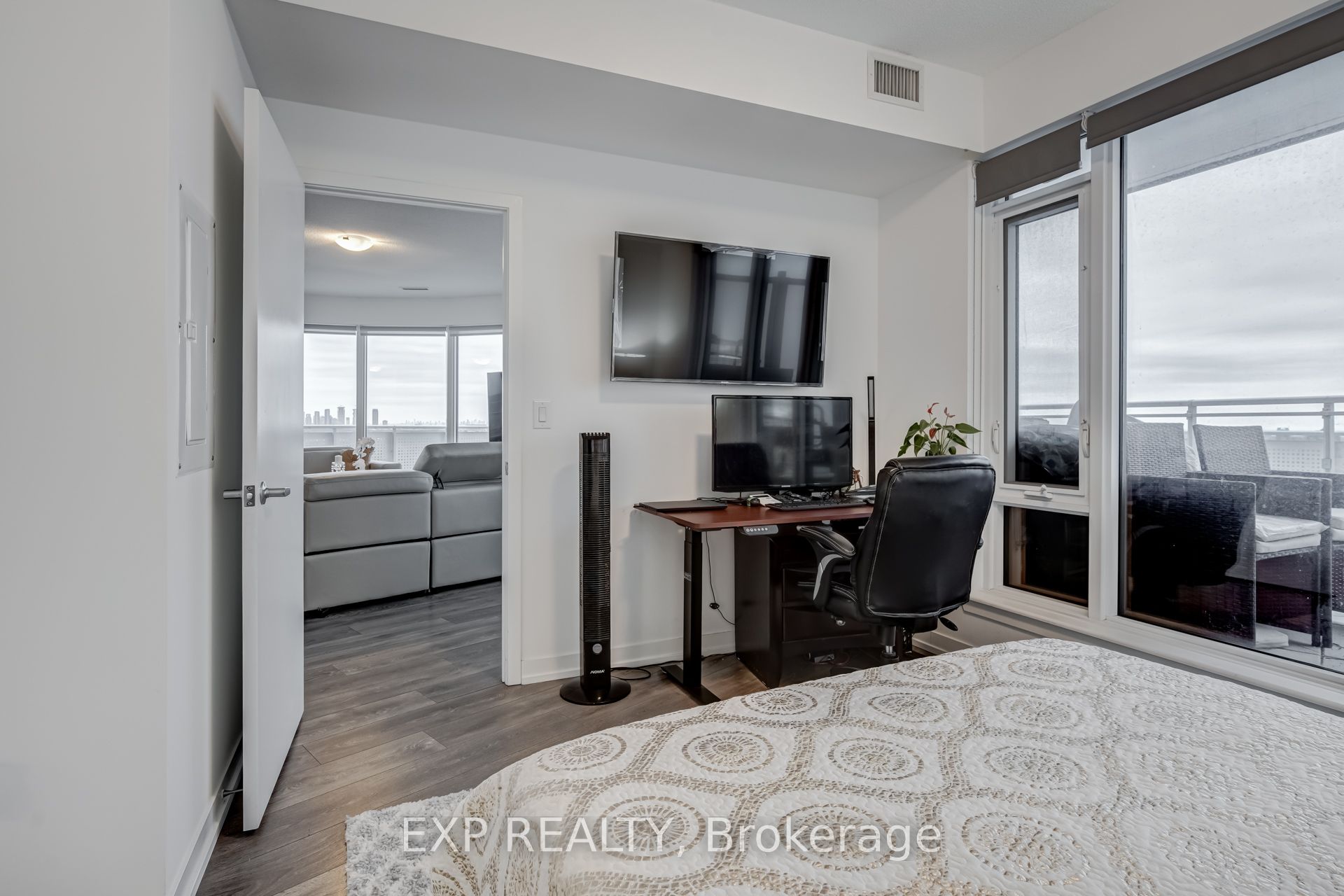 2520 Eglinton Avenue W 1514 Property Photo 18