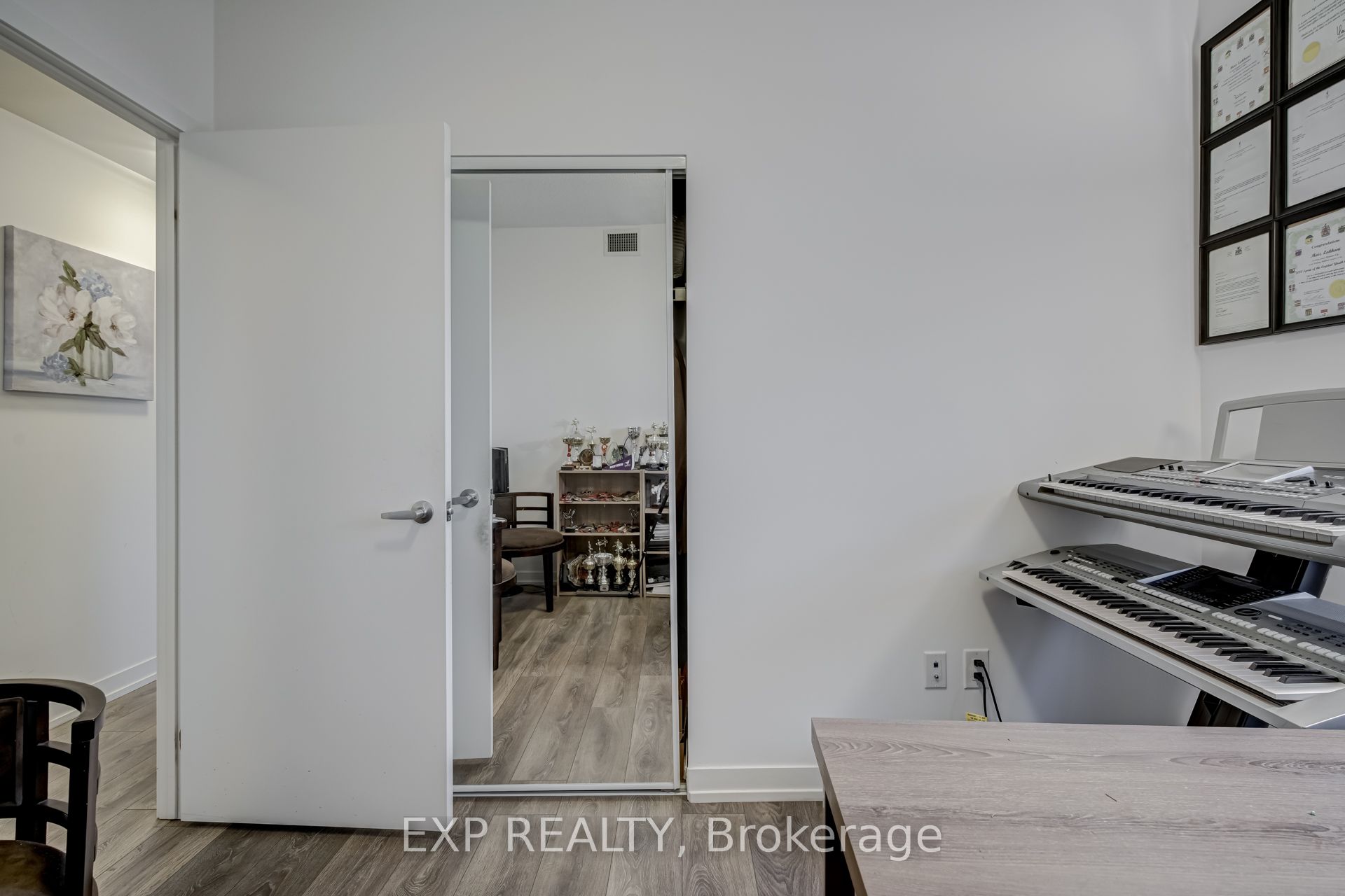2520 Eglinton Avenue W 1514 Property Photo 23