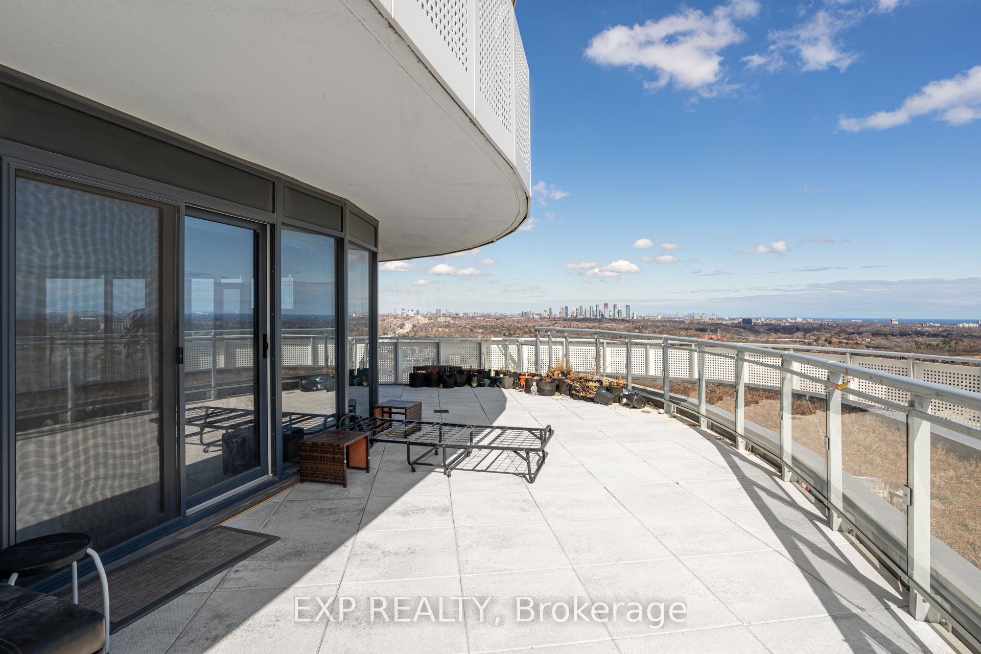 2520 Eglinton Avenue W 1514 Property Photo 24