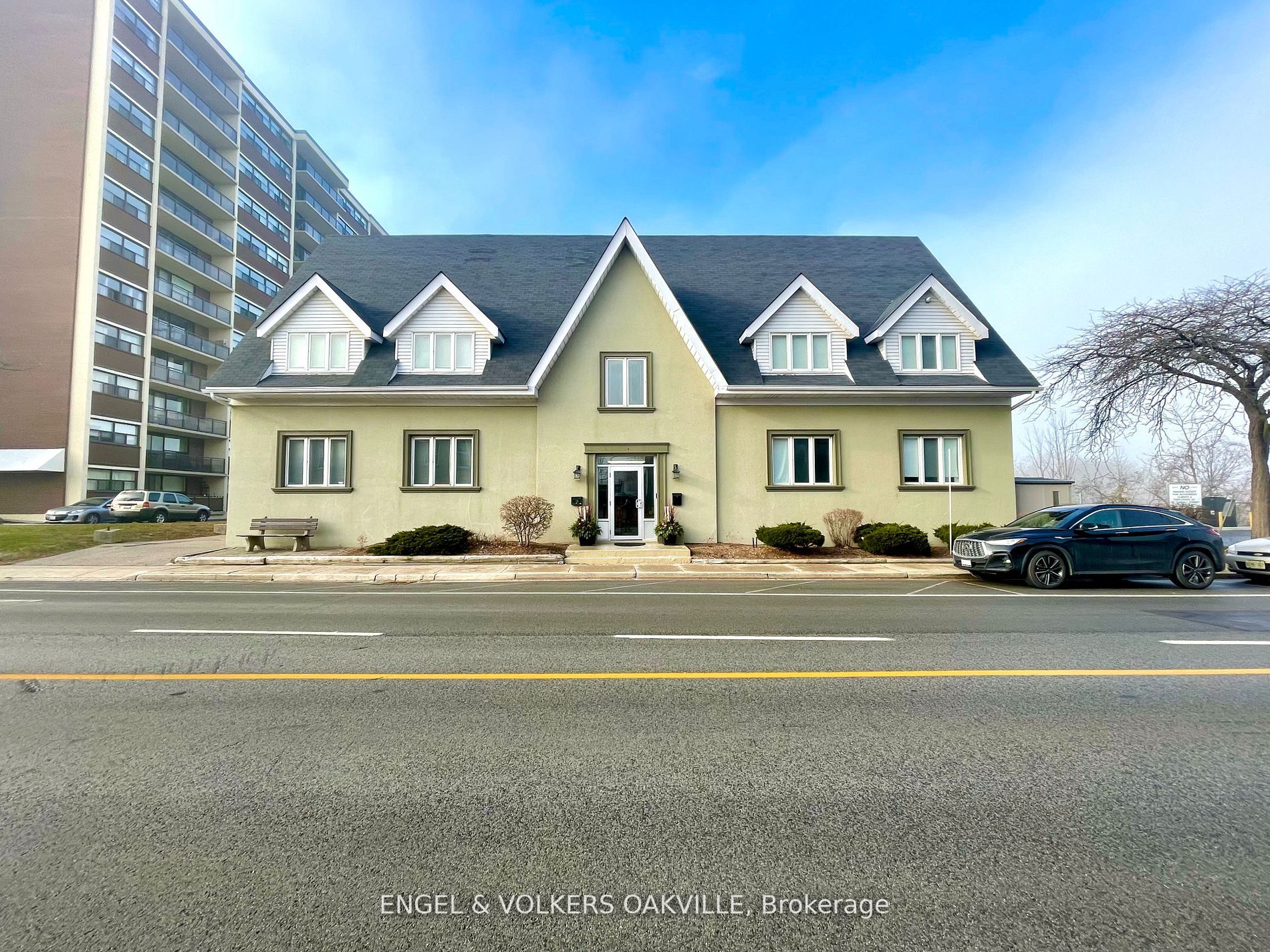 151 Randall St Property Photo 1