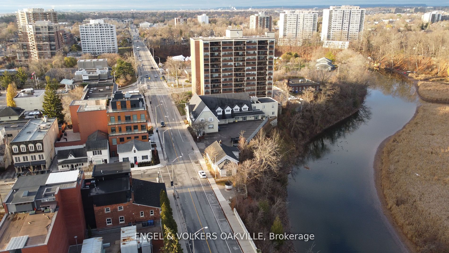 151 Randall St Property Photo 6