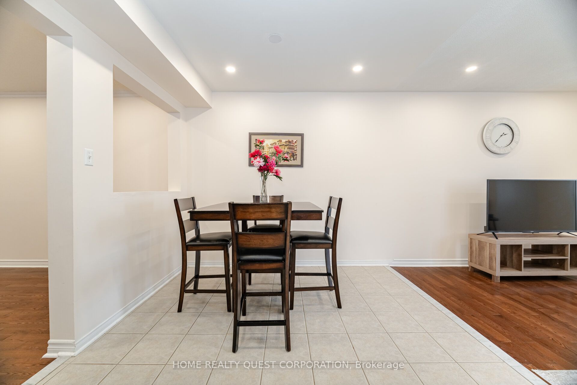 1322 Mowat Lane Property Photo 10