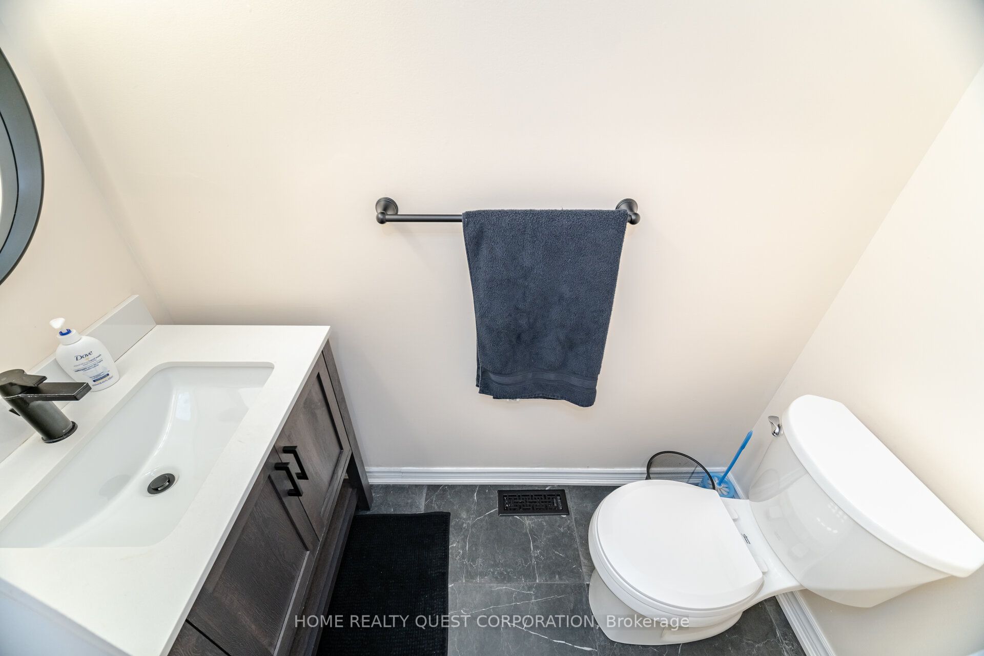 1322 Mowat Lane Property Photo 17