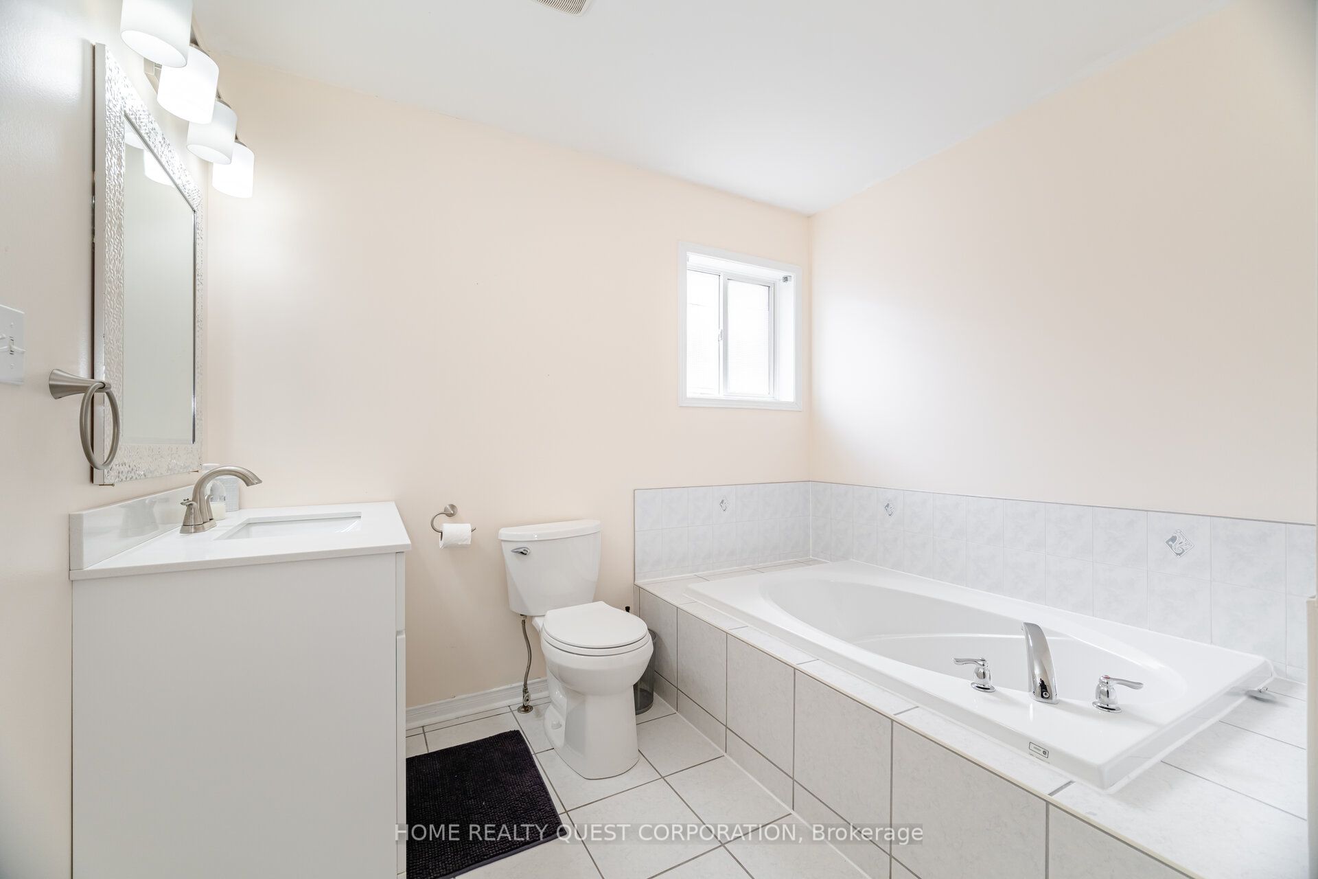 1322 Mowat Lane Property Photo 21