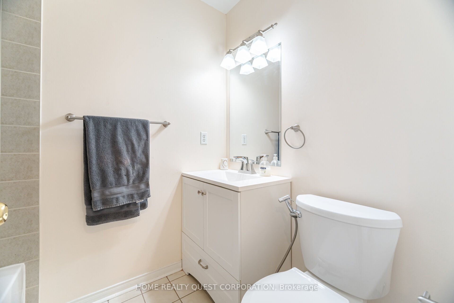 1322 Mowat Lane Property Photo 29