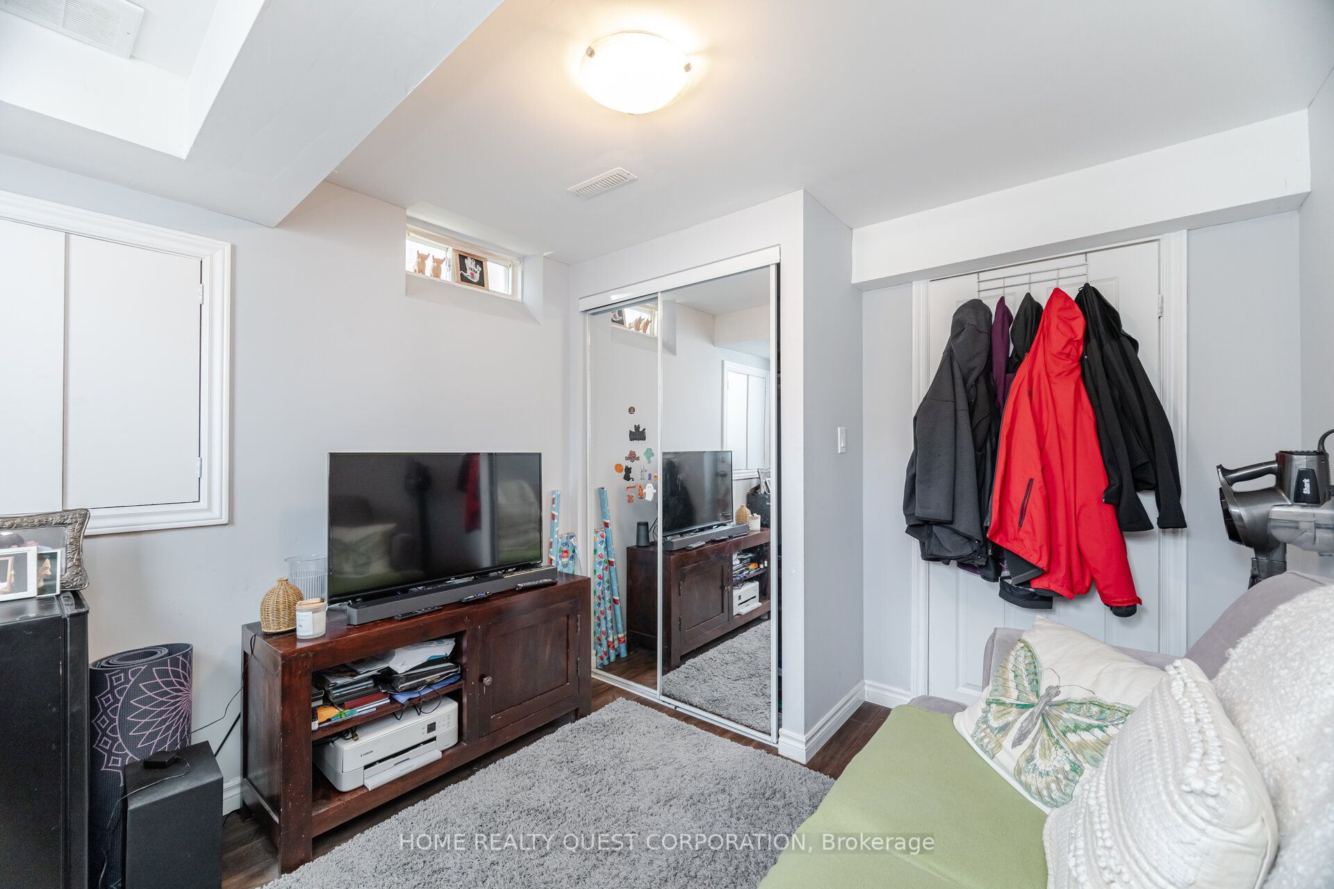 1322 Mowat Lane Property Photo 37