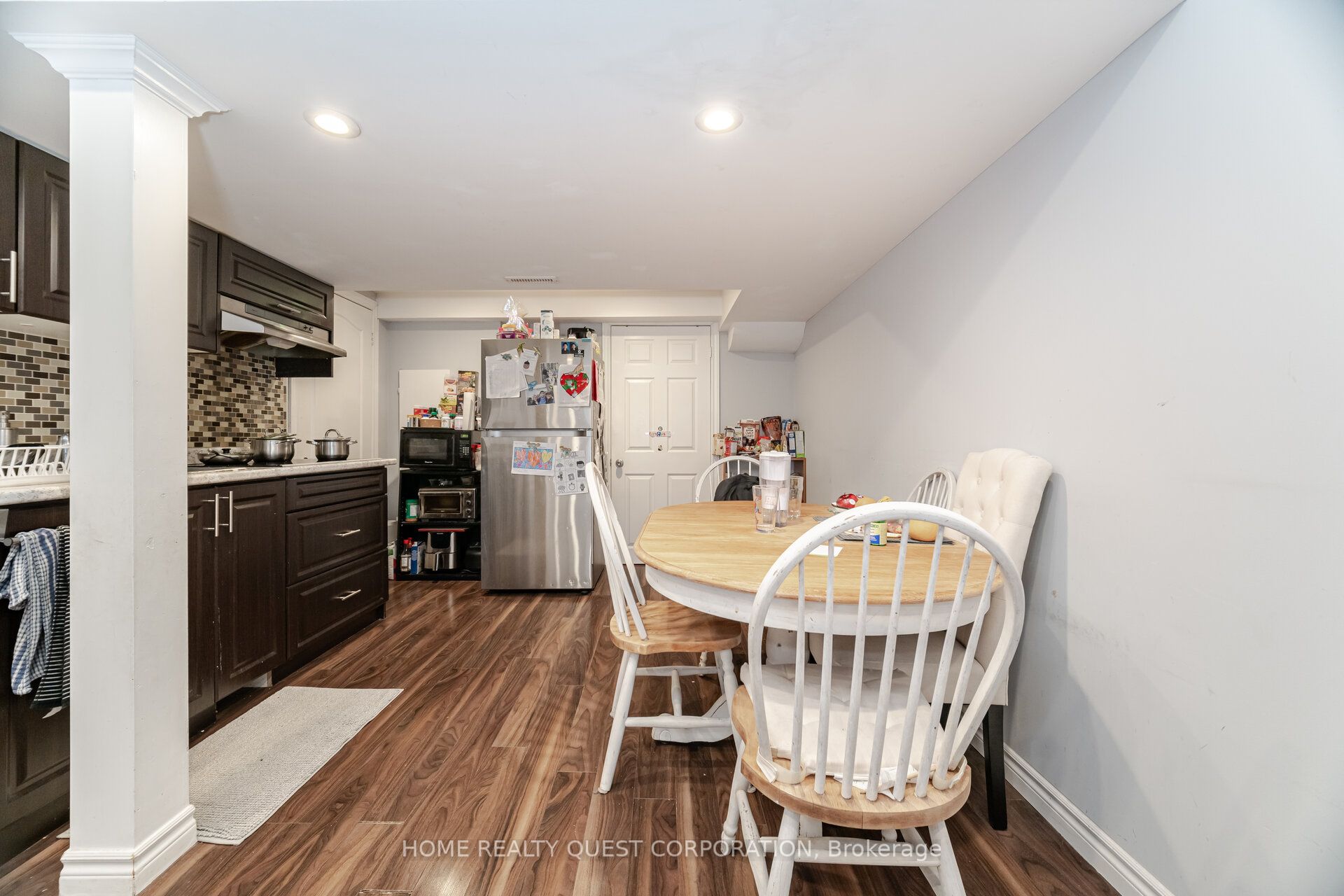 1322 Mowat Lane Property Photo 39