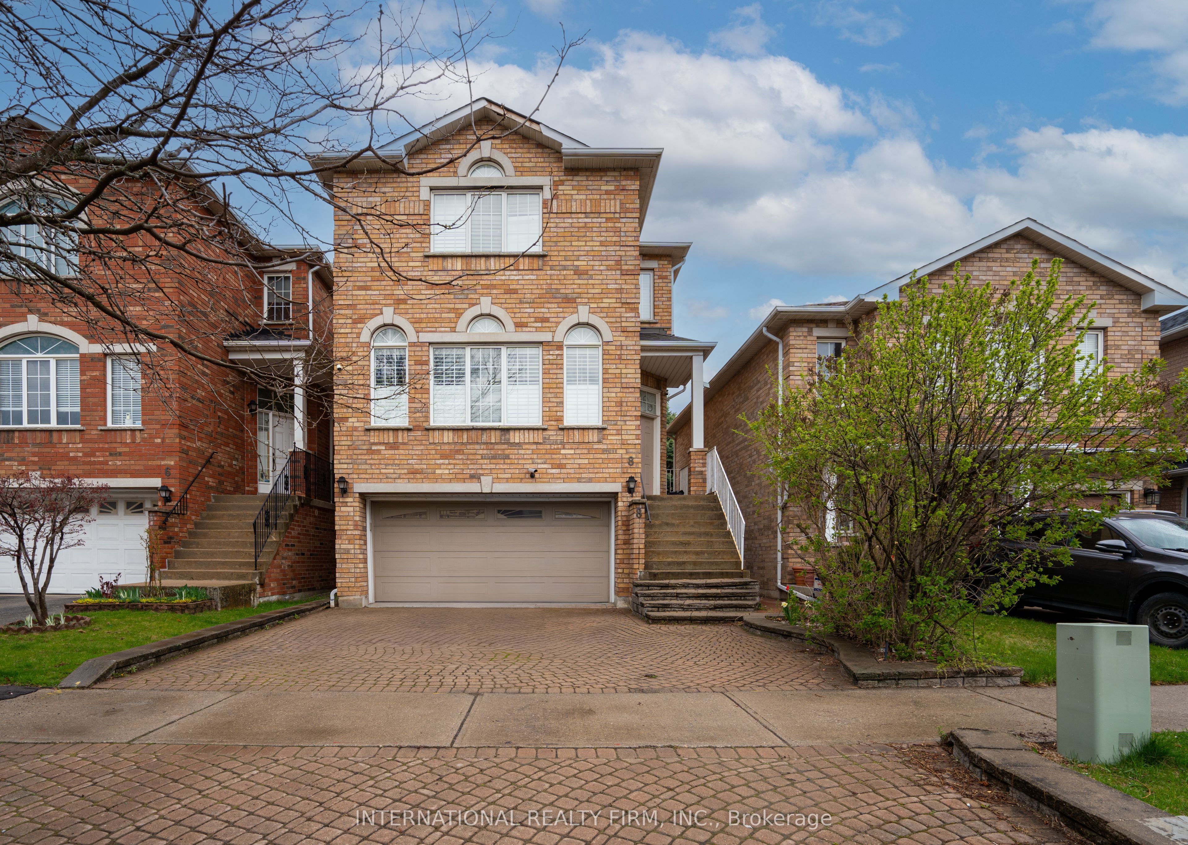8 Margaret Rose Court Property Photo 1