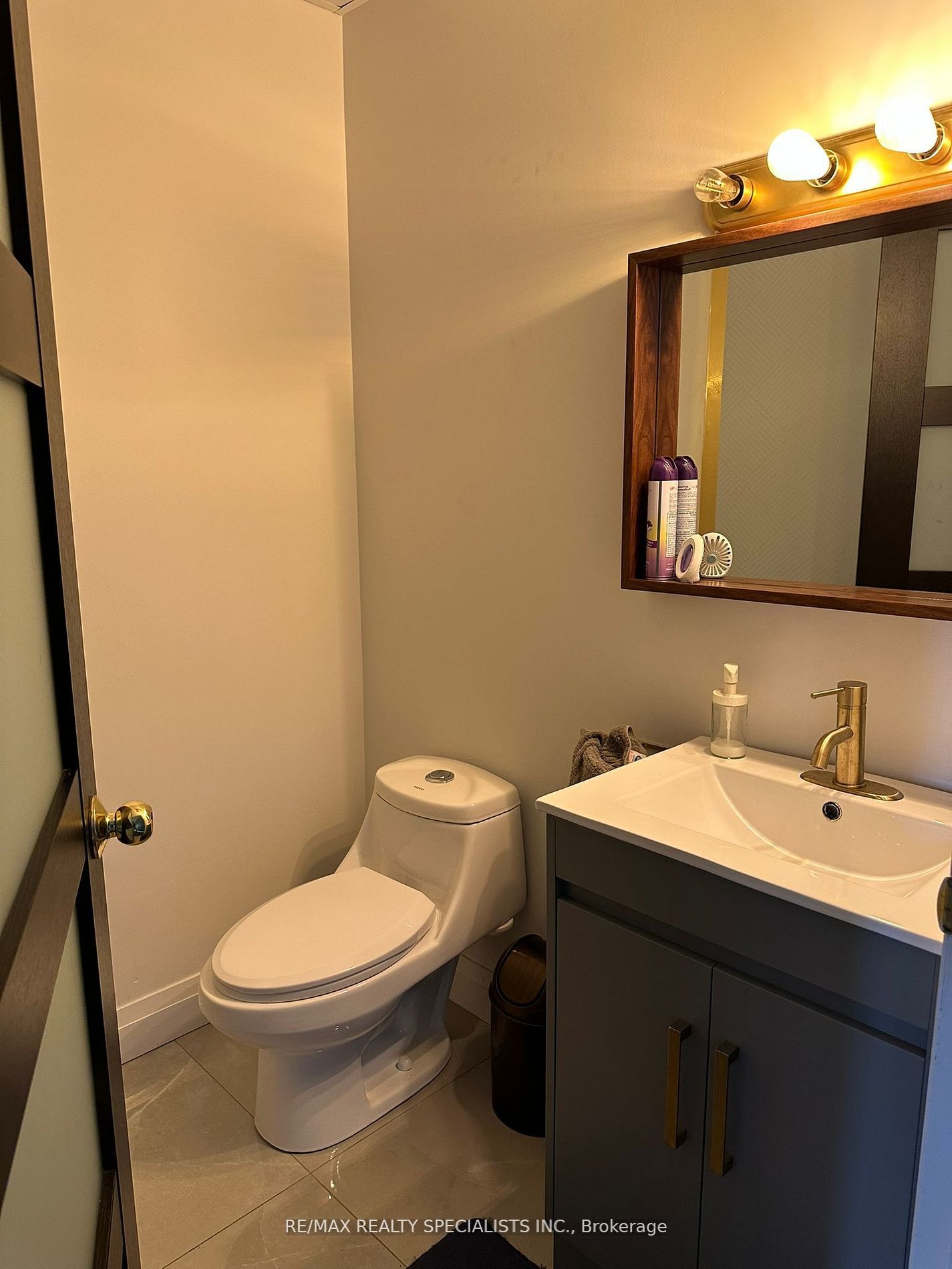 #10 (upper) - 7015 Tranmere Drive Property Photo 3