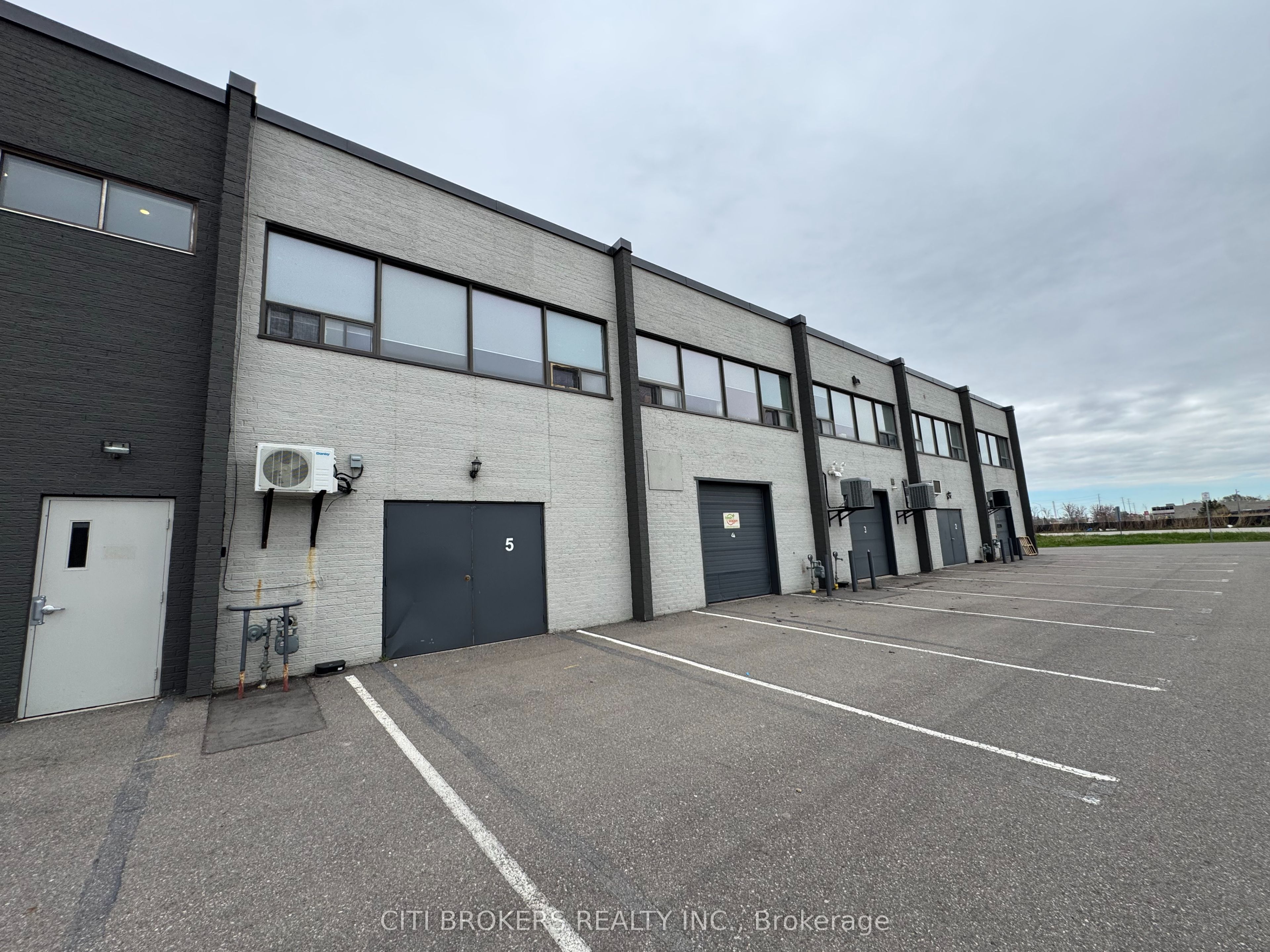 50 Steeles Ave Property Photo 3